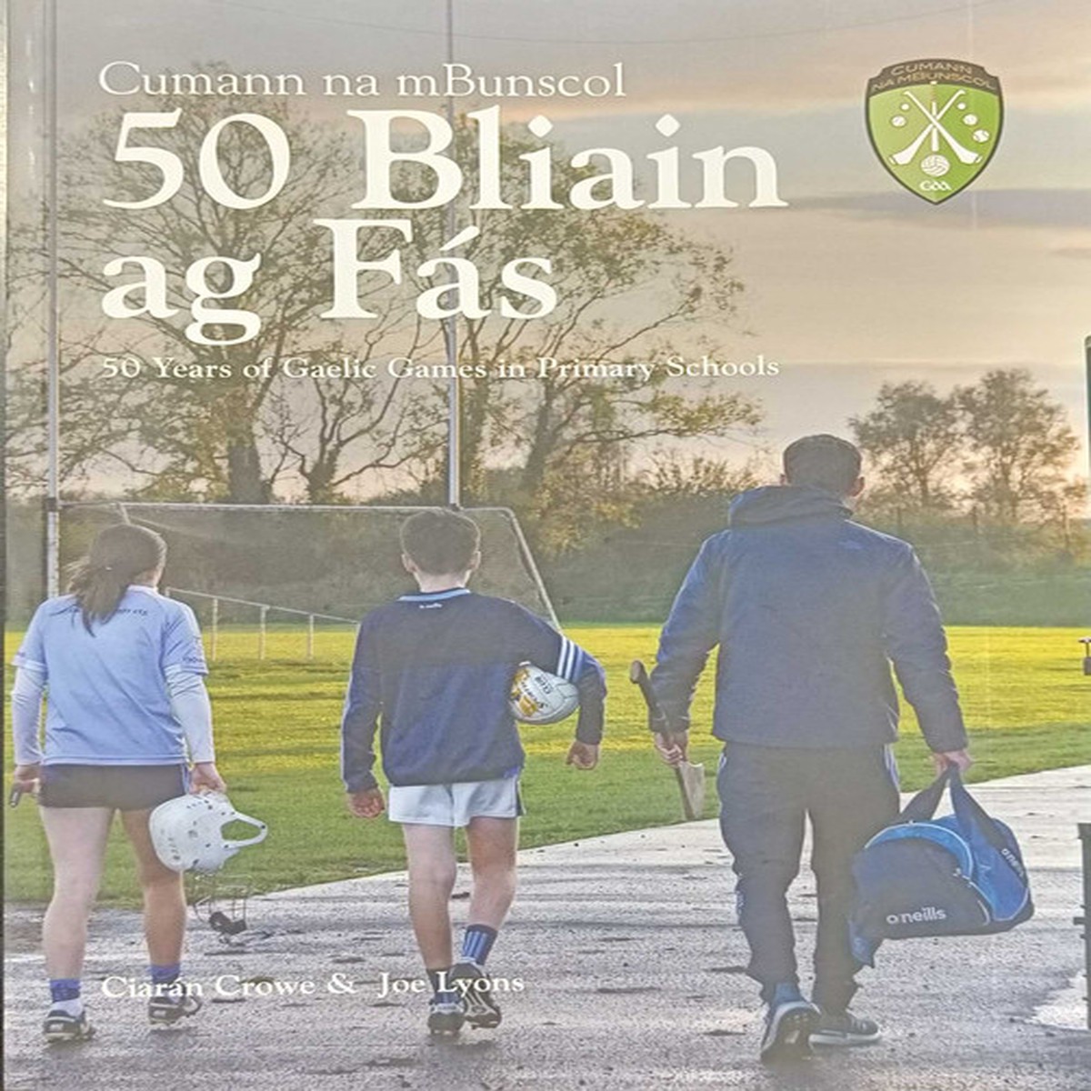 Cumann na mBunscol - Caoga Bliain ag Fs by Ciarn Crowe and Joe Lyons