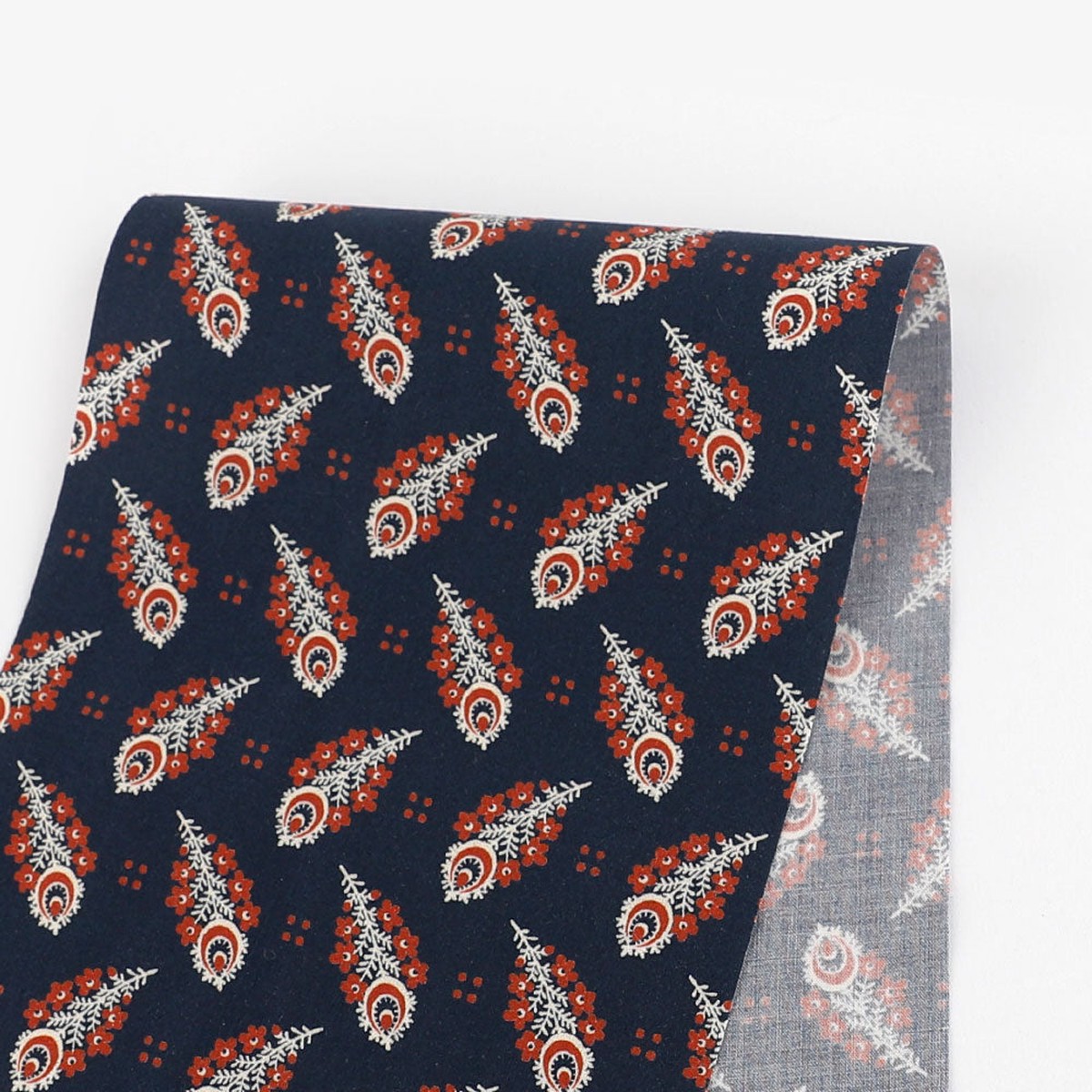 Liberty Piccadilly Poplin - Paisley Feather/C