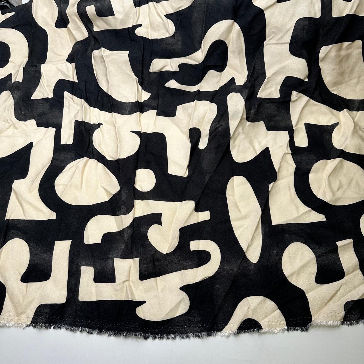UB - What You Want It To Be - Tencel Woven - Cream/Black Geometric - 2.6M Bundle