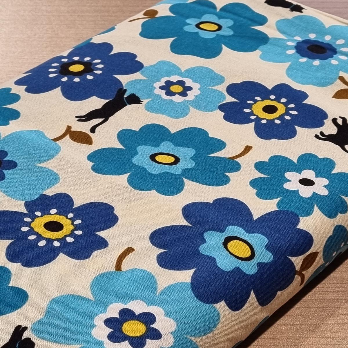 "Blue cat flower" on off-white background (price for 10cm)