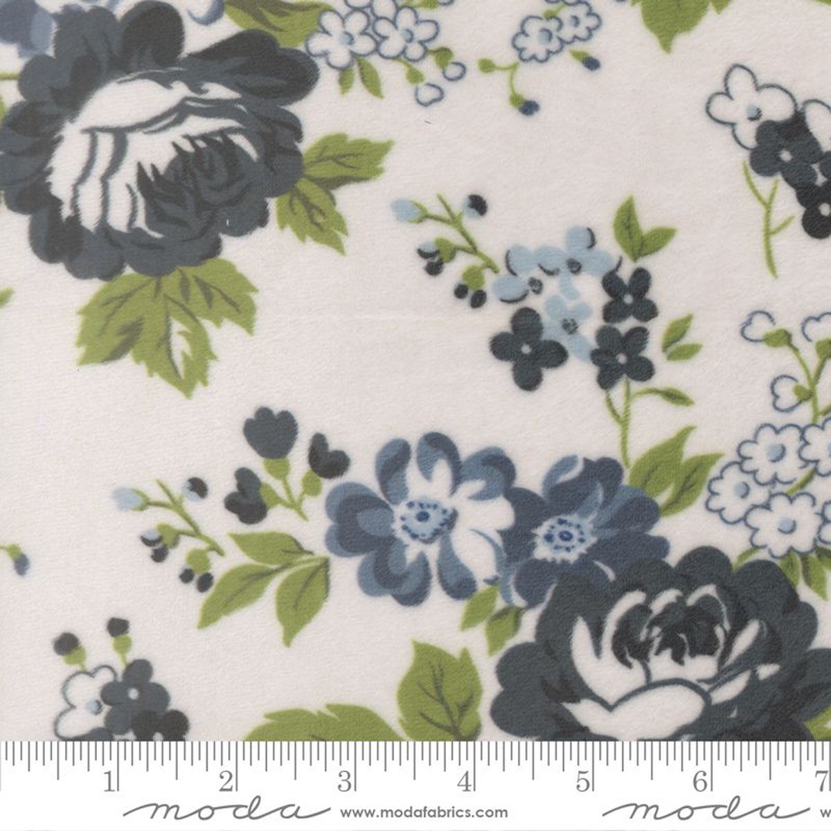 Cuddle With Moda - Cottage in Cream/Blue - Camille Roskelley - Moda