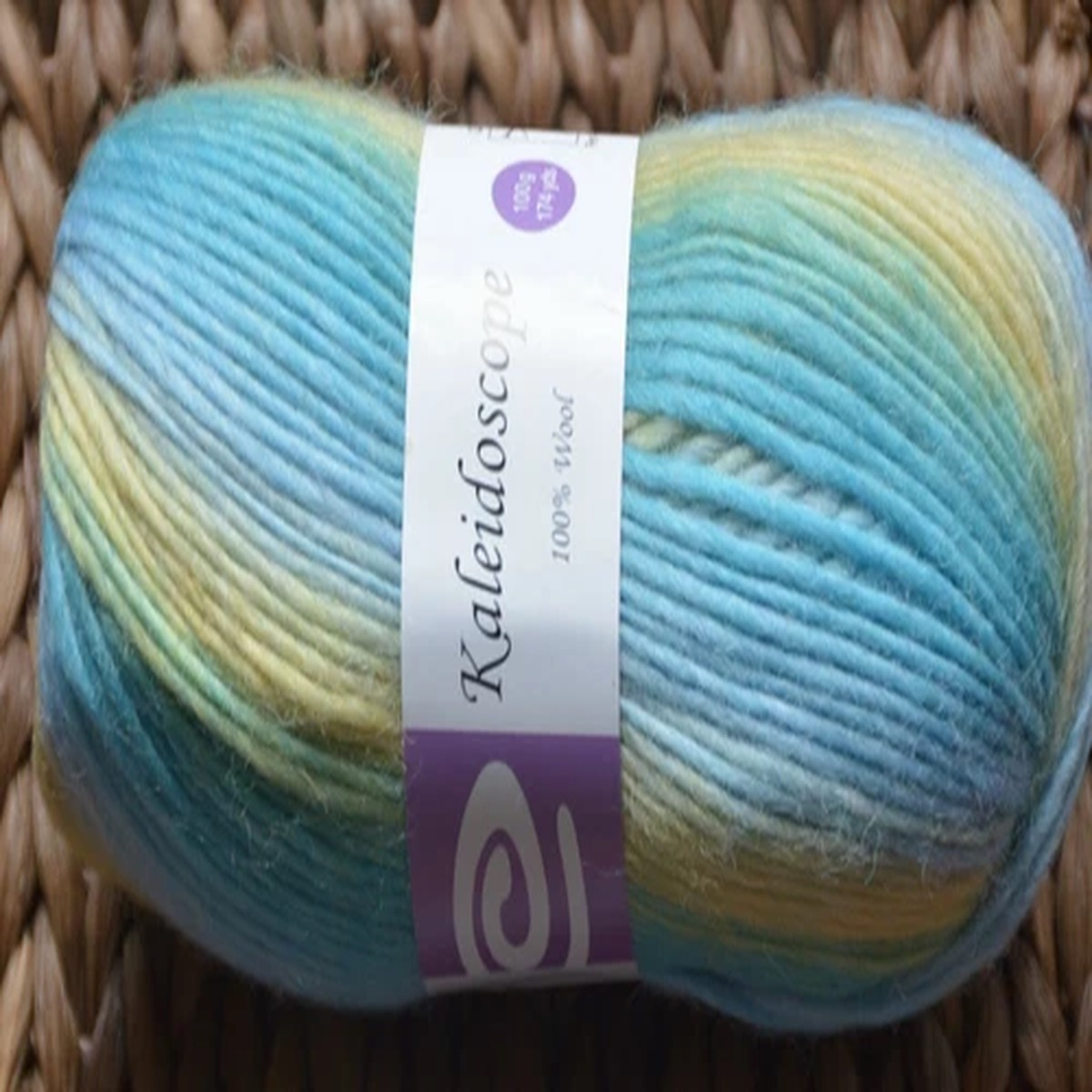 100% wool worsted knitting yarn with Variegated color print - 71