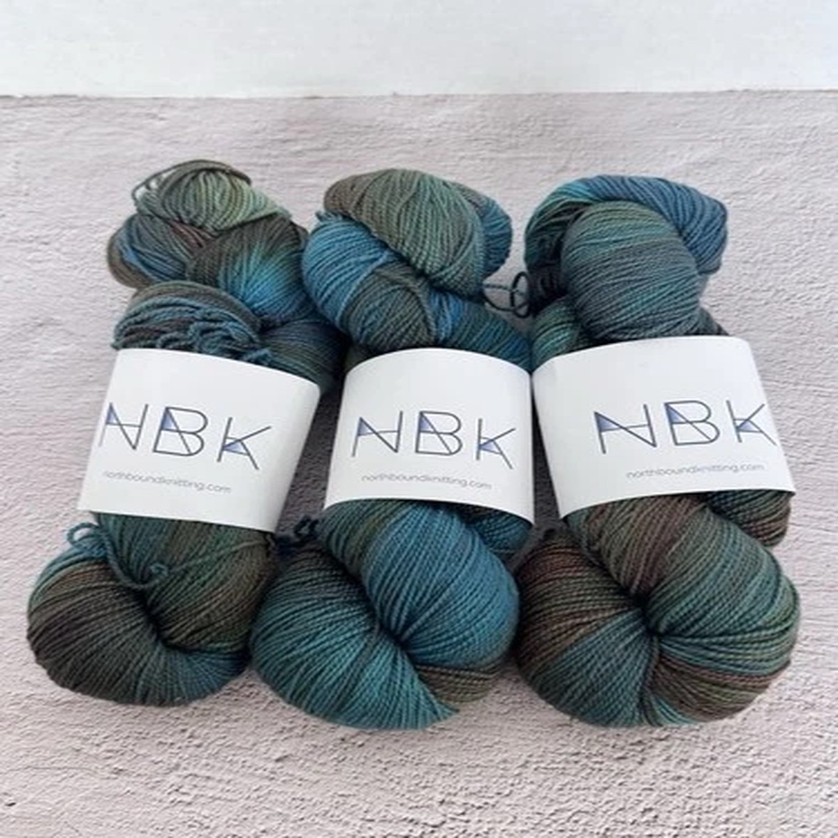 NORTHBOUND KNITTING(NBK) SW MERINO FINGERING Yarn ~Color-Flotsam ~ 100g/400yds