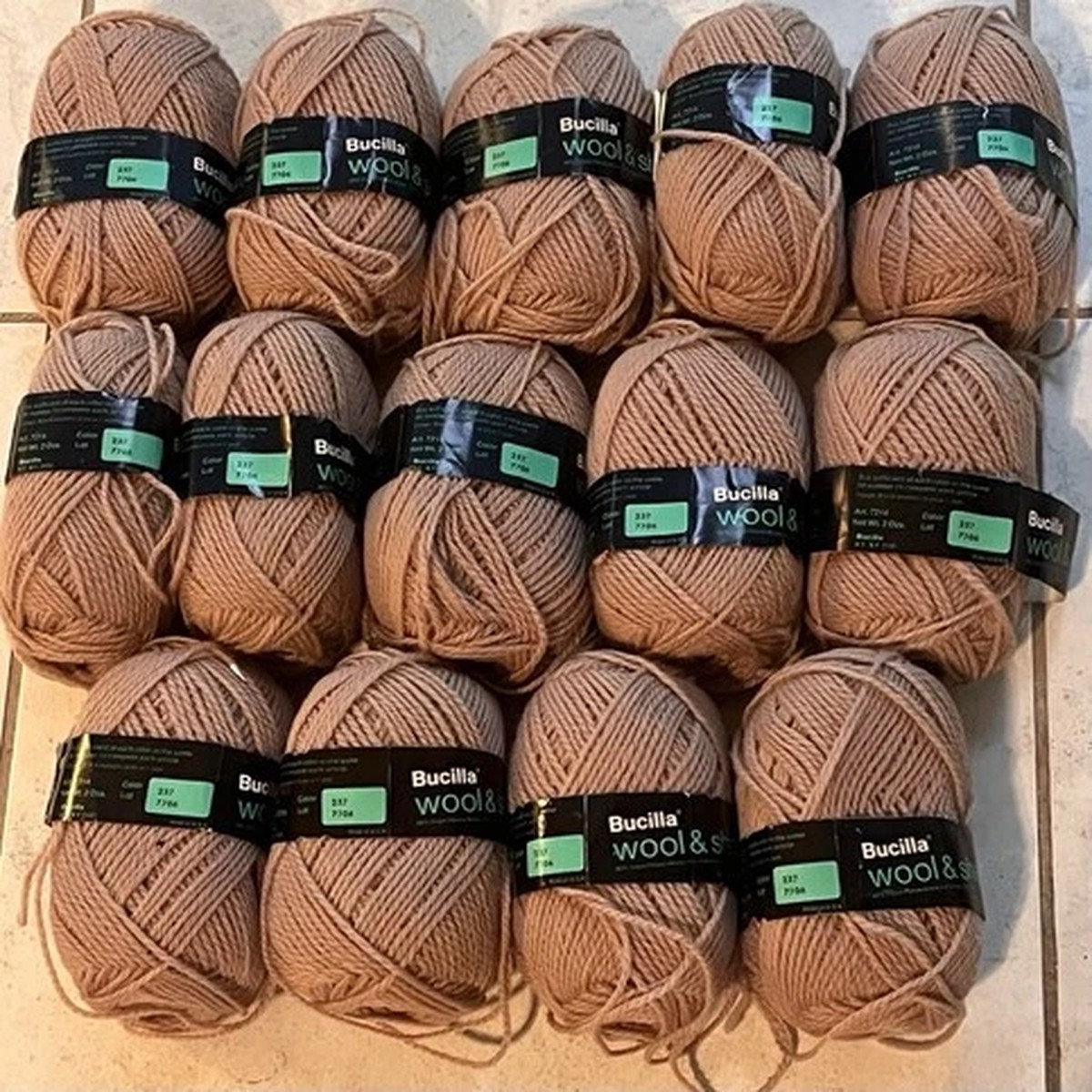 Bucilla Wool And Shetland Yarn, 14 x 2 oz Skeins, Same Dye Lot, Made In USA, New
