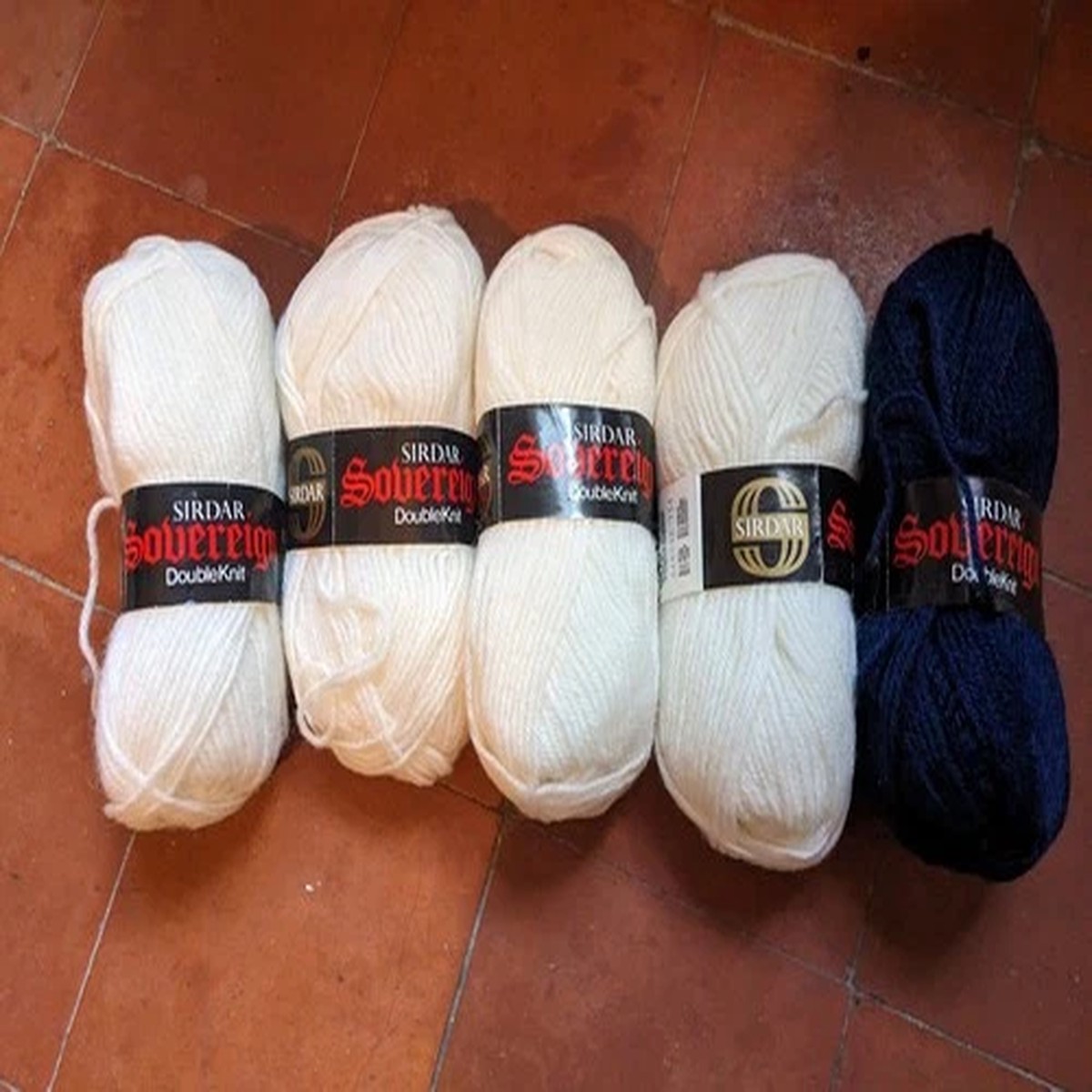 VTG 250G SIRDAR SOVEREIGN 60% wool CREAM & BLUE mix KNITTING YARN 4mm DK