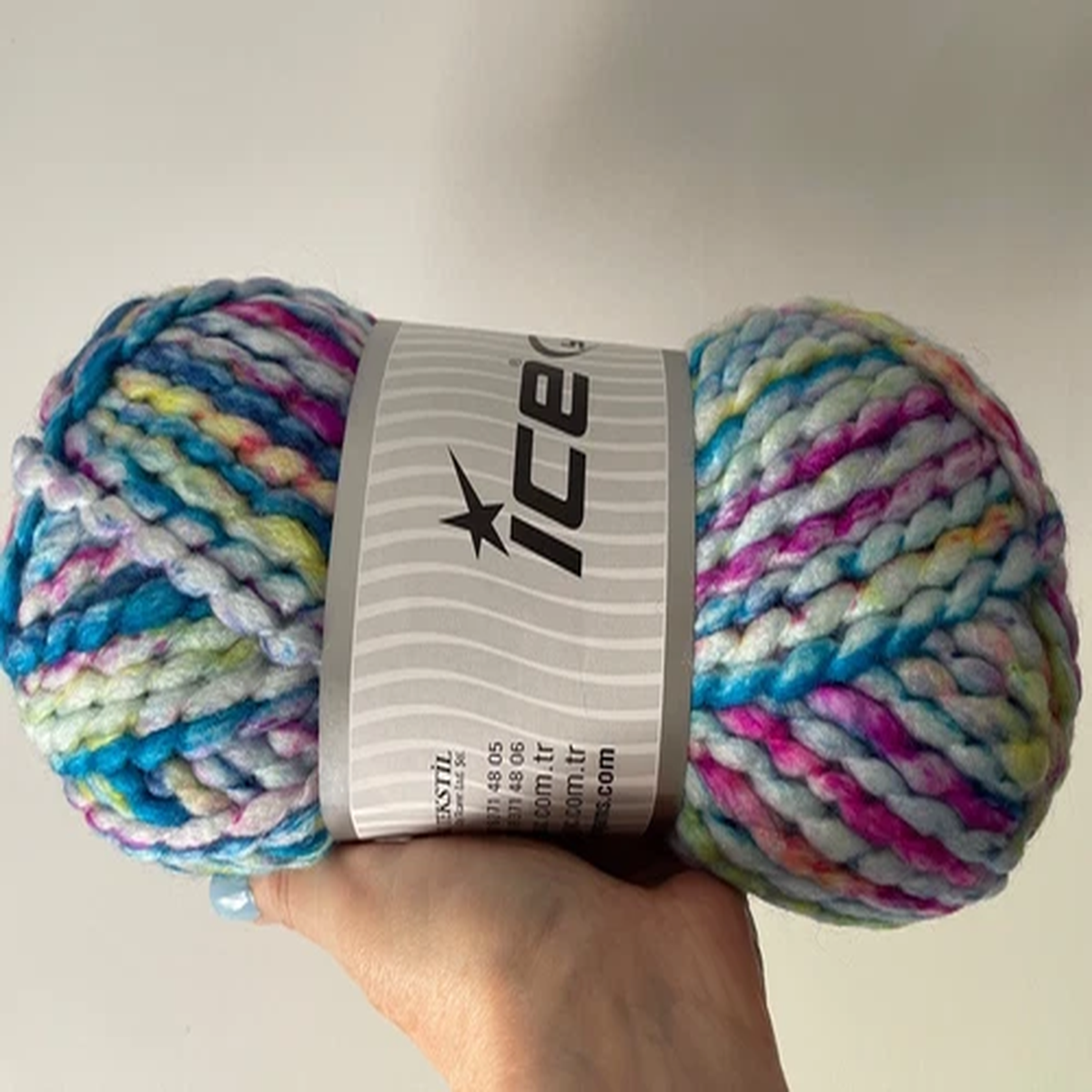 Alpine Wool Color 77913 Ice Yarn Acrylic Wool Blend Super Bulky 150g (5.2oz) 82y