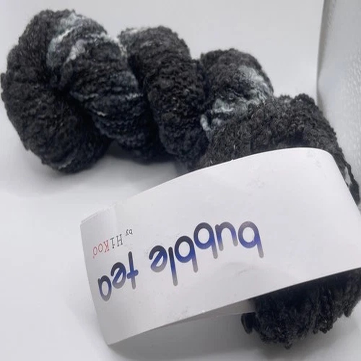 Hikoo Bubble Tea Yarn 5007 Black, White ThinThick Textured Wool Blend 100gr 175y
