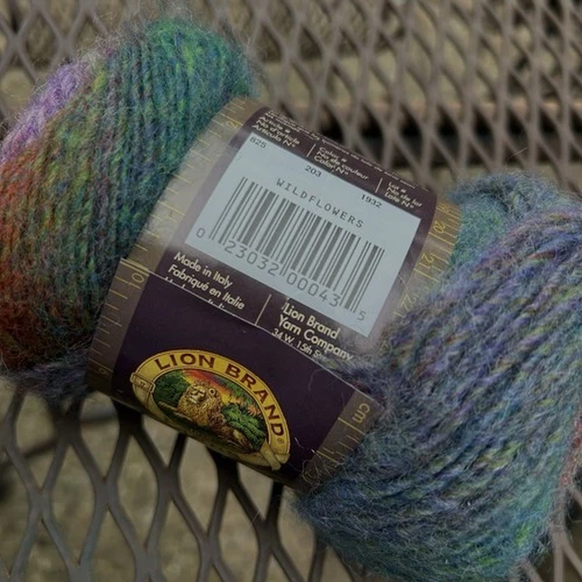 Lions Brand Yarn Wildflowers 203, 53% Wool 47% Acrylic Made In Italy