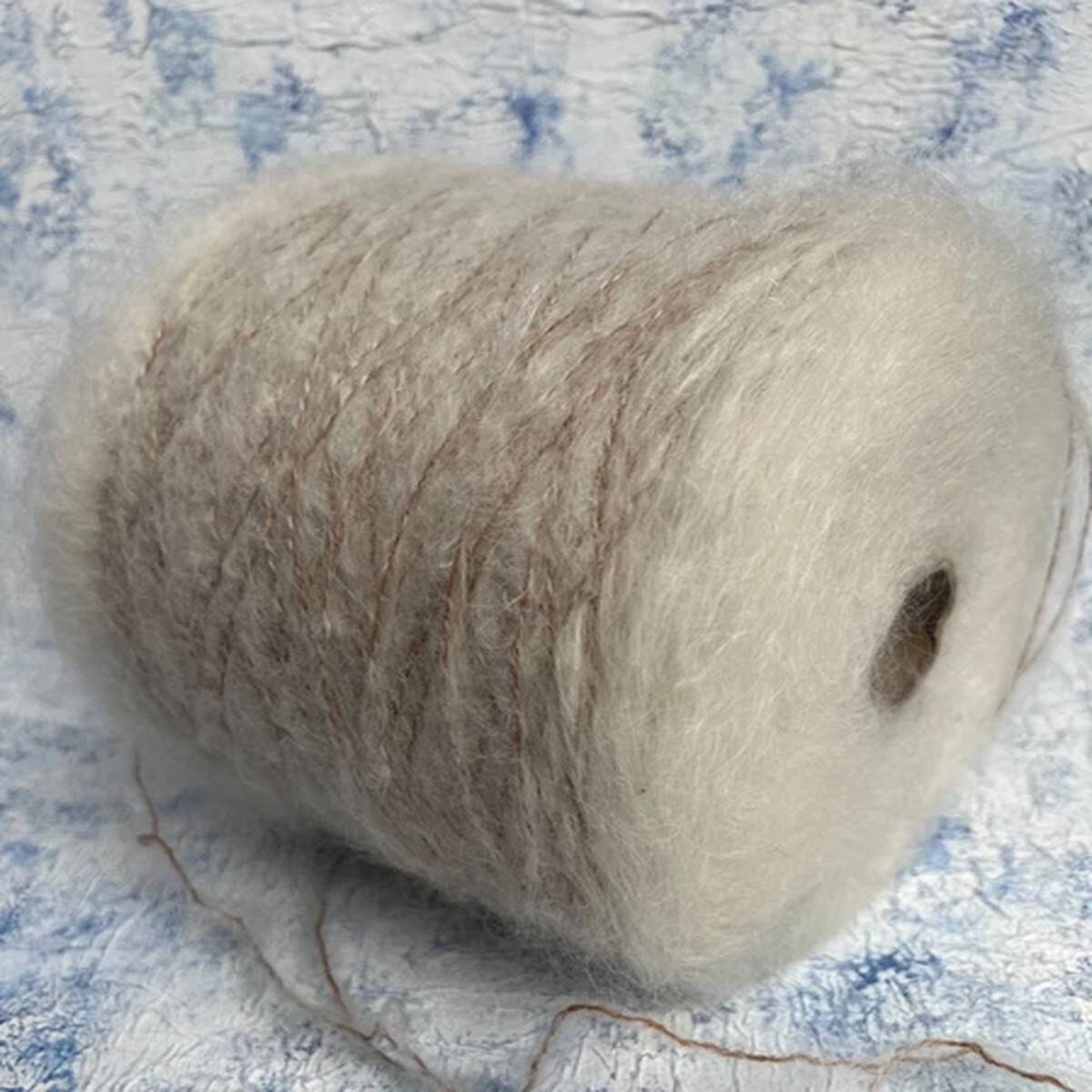 Kid Mohair Cone Yarn 70/15/15% Kid Mohair/Merino/Polyamide IGEA, per 100g