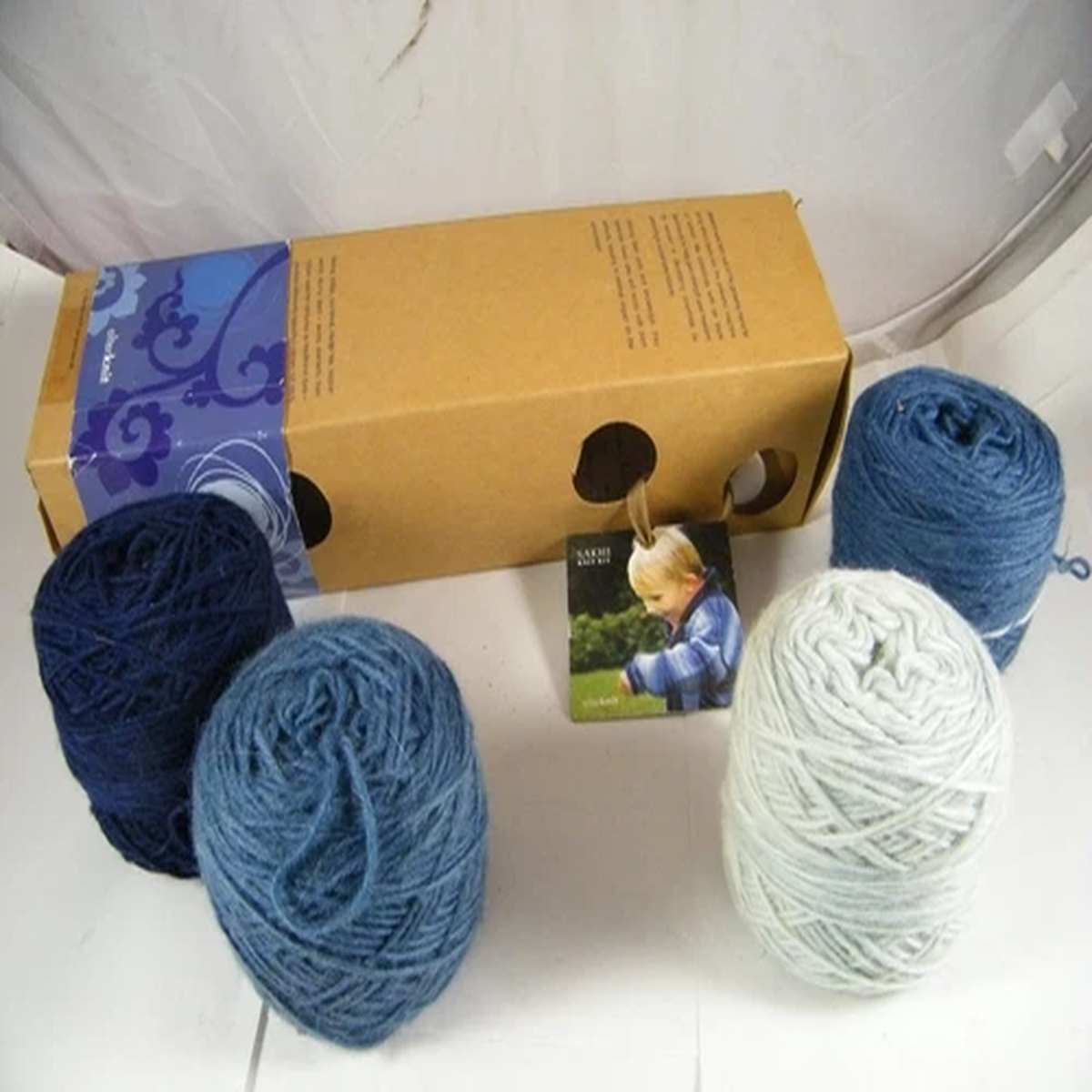 SAKHI KNIT KIT ALTERKNIT 100% PURE MERINO YARN CHILD'S SWEATER BLUE/WHITE