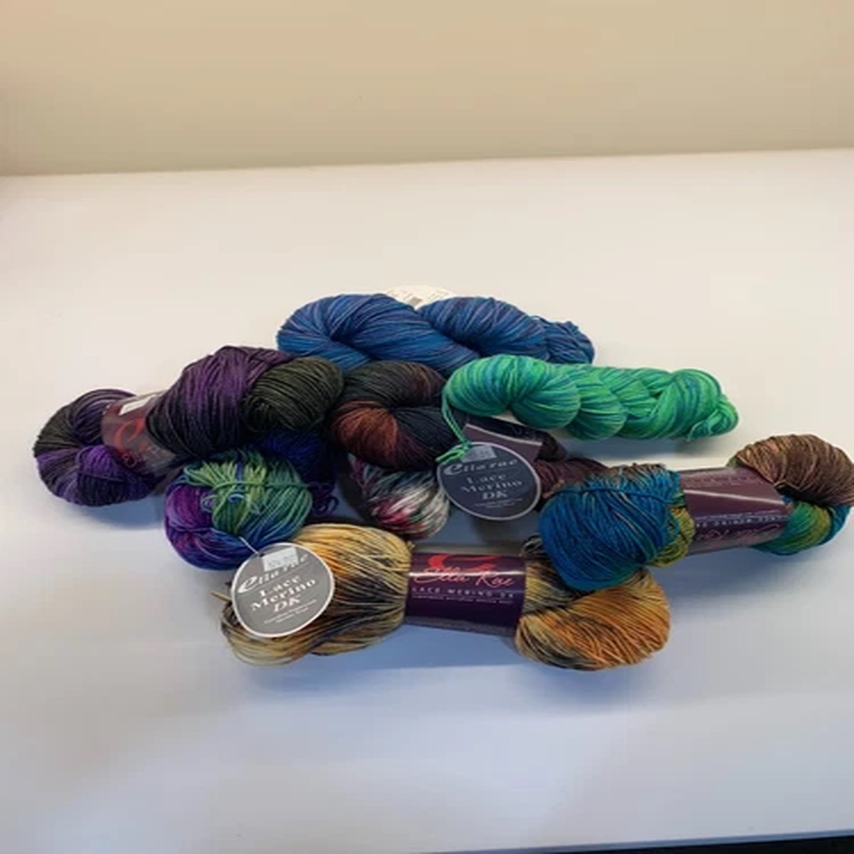 Ella Rae Lace Mernio DK 100gr hanks 100% merino