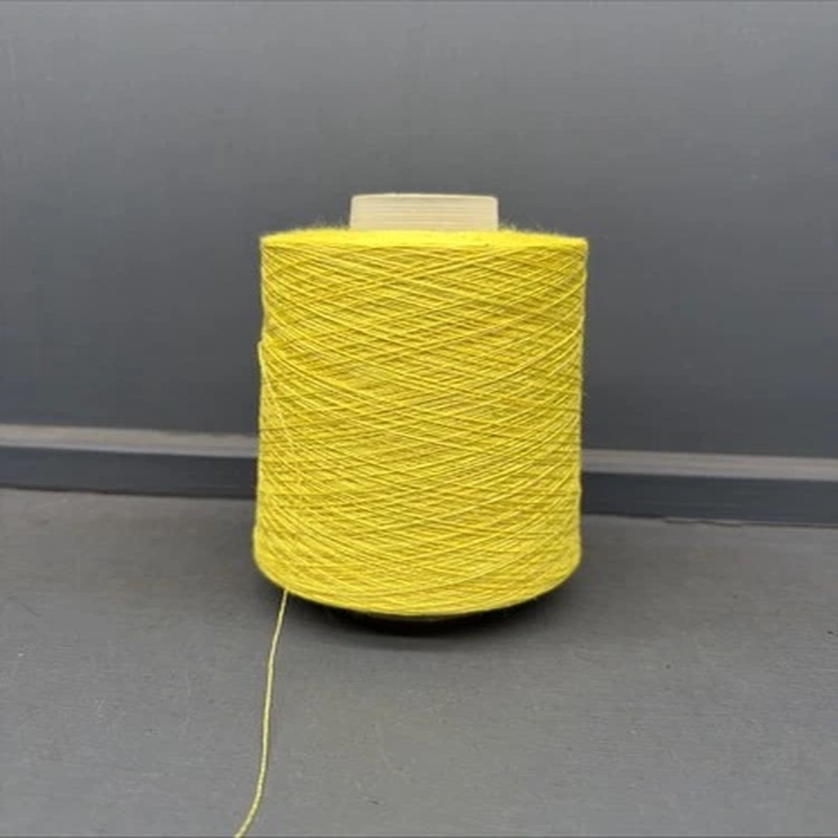 255G CONE BRIGHT YELLOW COLOUR 100% LINEN 2/26NM FINE YARN MELA