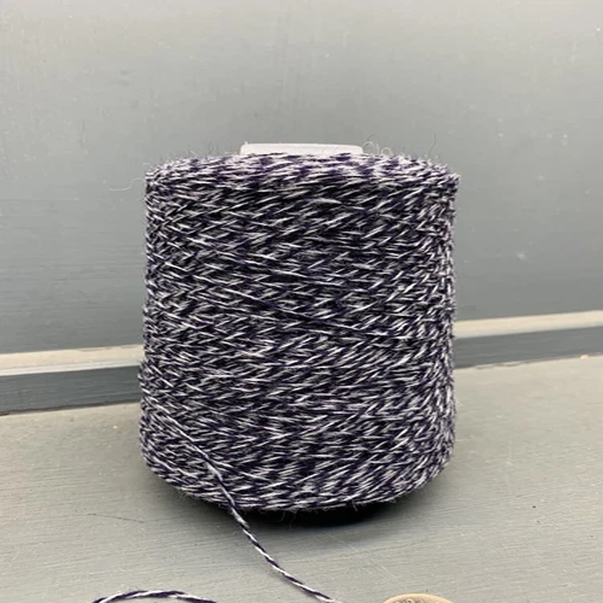 200G GREY / NAVY TWIST 2/11NM LAMBSWOOL YARN MEDITERRANEAN 3 - 4 PLY