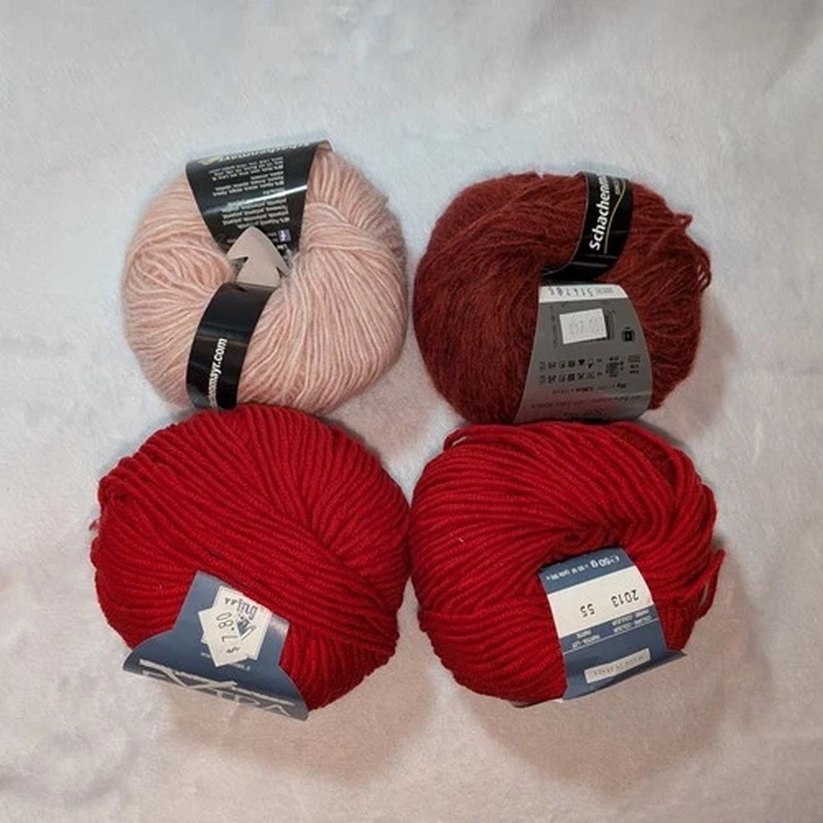 Extra Yarn Australian Wool 2 Red 2013, Schachenmayr 00034, 00030