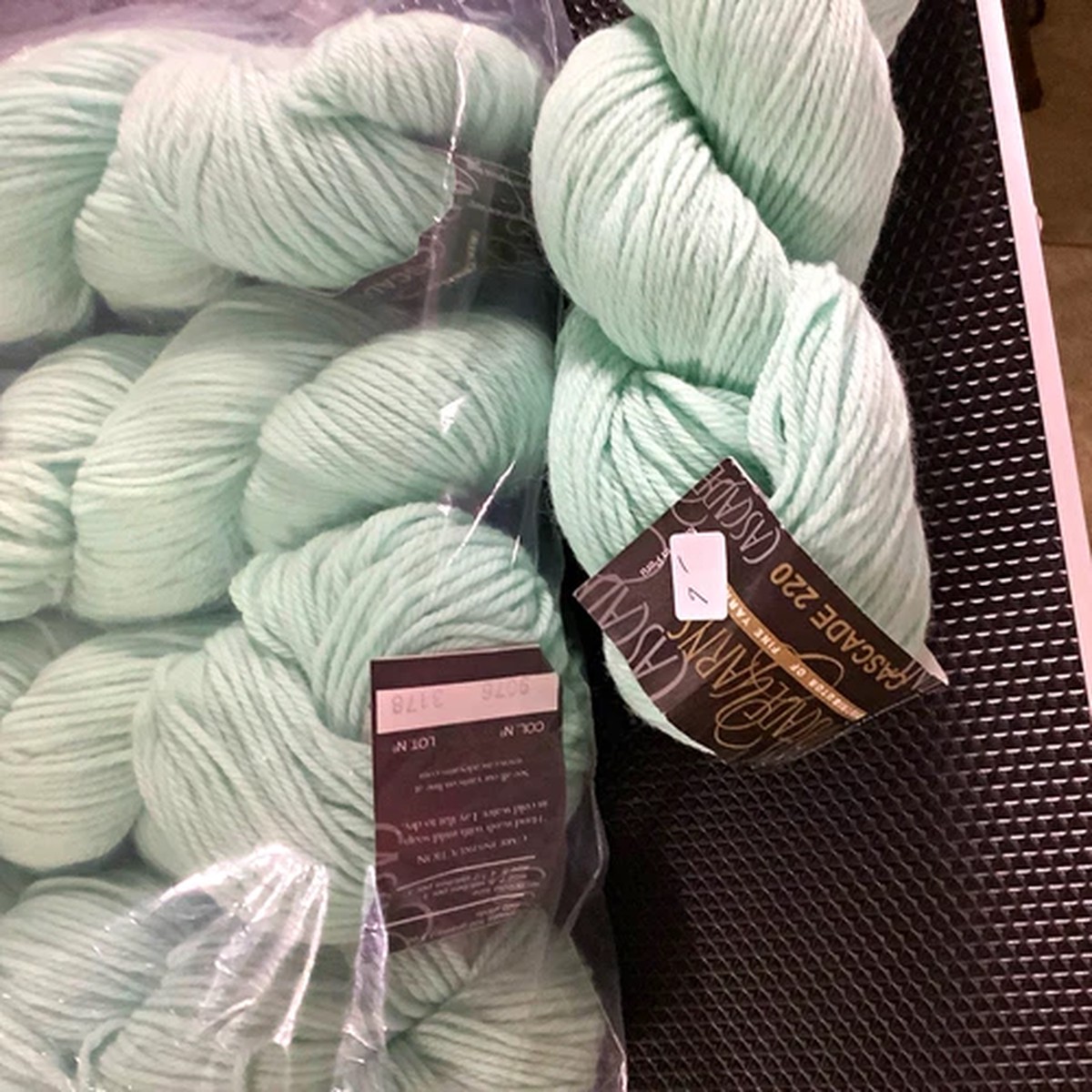 Cascade 220 100% Wool Worsted Yarn MintGreen or Aqua Lot of 5 Skeins