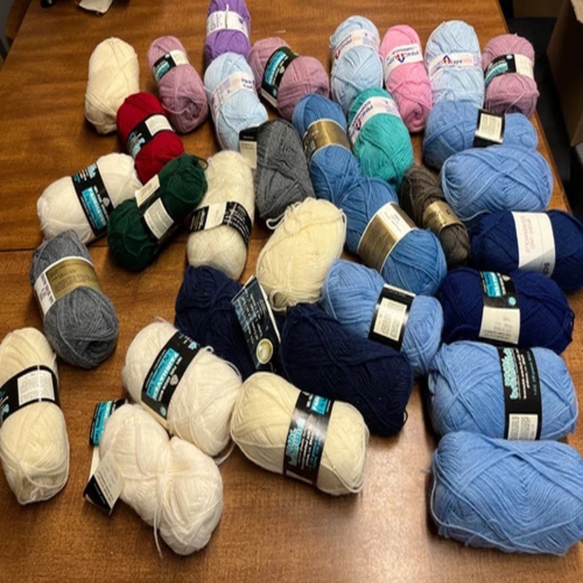 Lot 32 Mixed Skeins Yarn-Assorted Bundle Knit Craft 3 Ply Wool Nylon Cotton