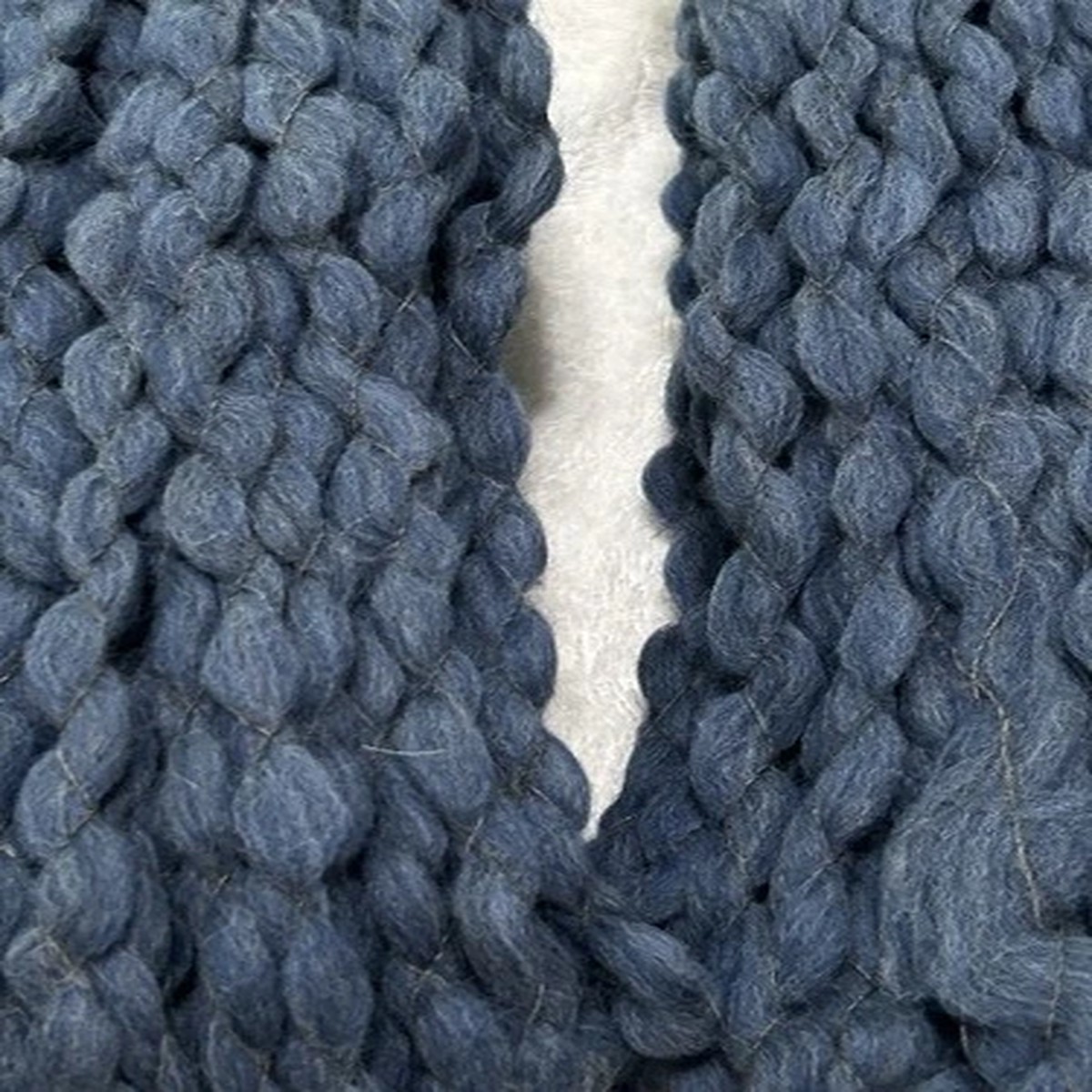 2 Large Skein Semi-Soft JUMBO Novelty Pure Peruvian Wool 7.3oz 200gr 1047 H Blue