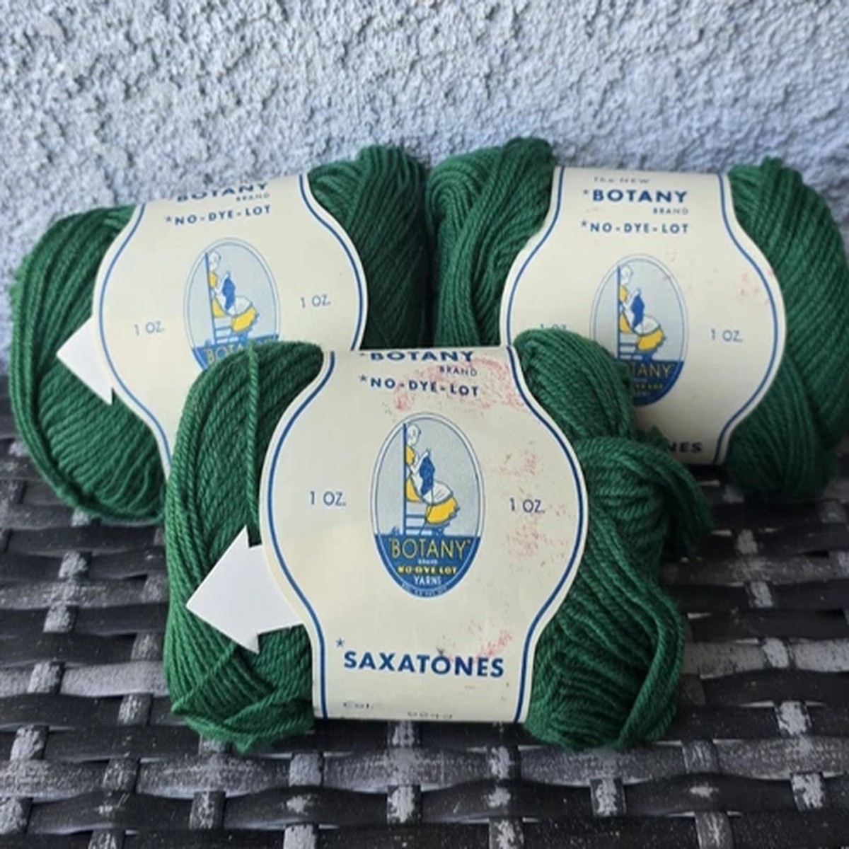 NOS Botany No Dye Lot Green 9243 100% Virgin Wool Zephyr Quality 1oz Germany