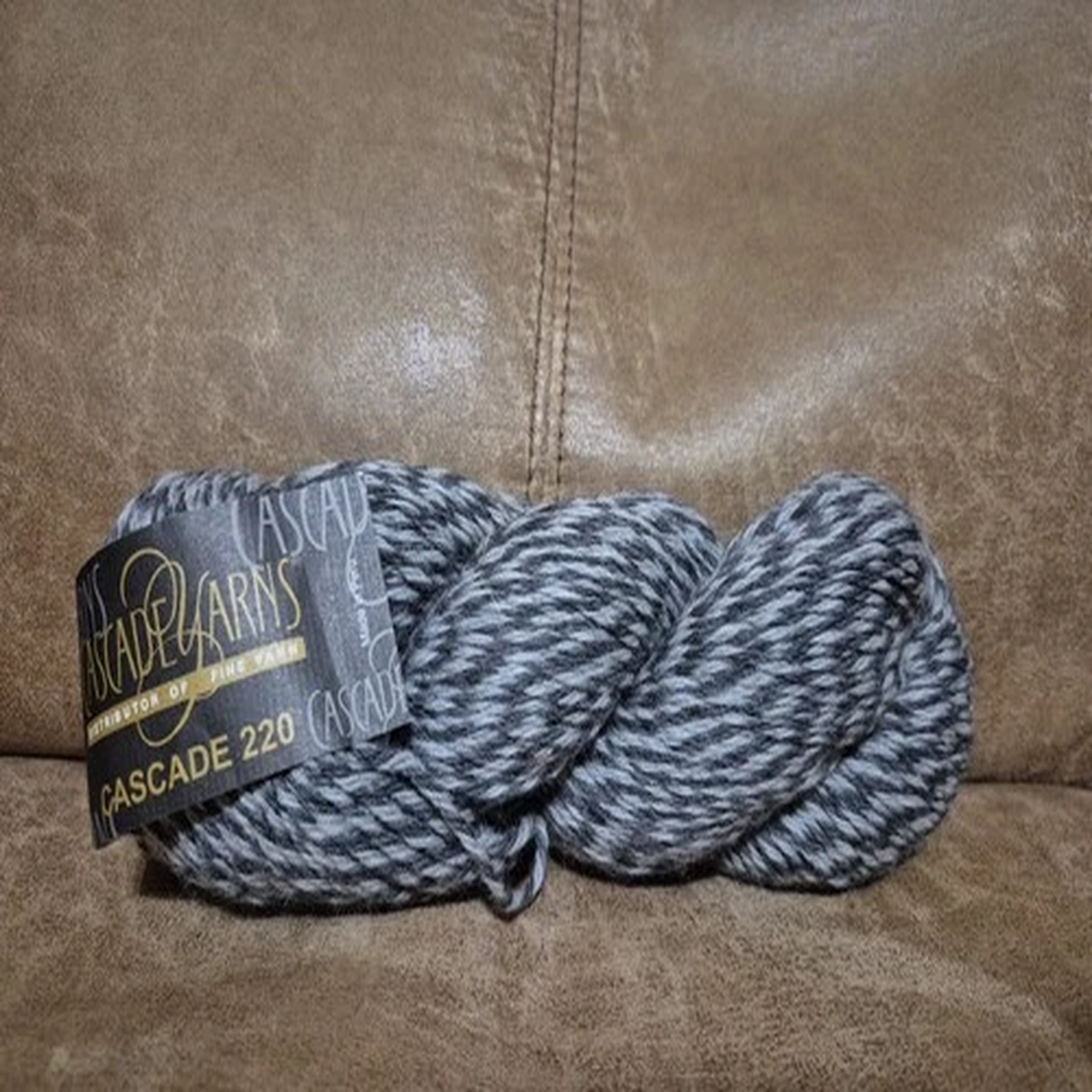 Cascade Yarns Color 9402 Gray 100% Peruvian Highland Wool New