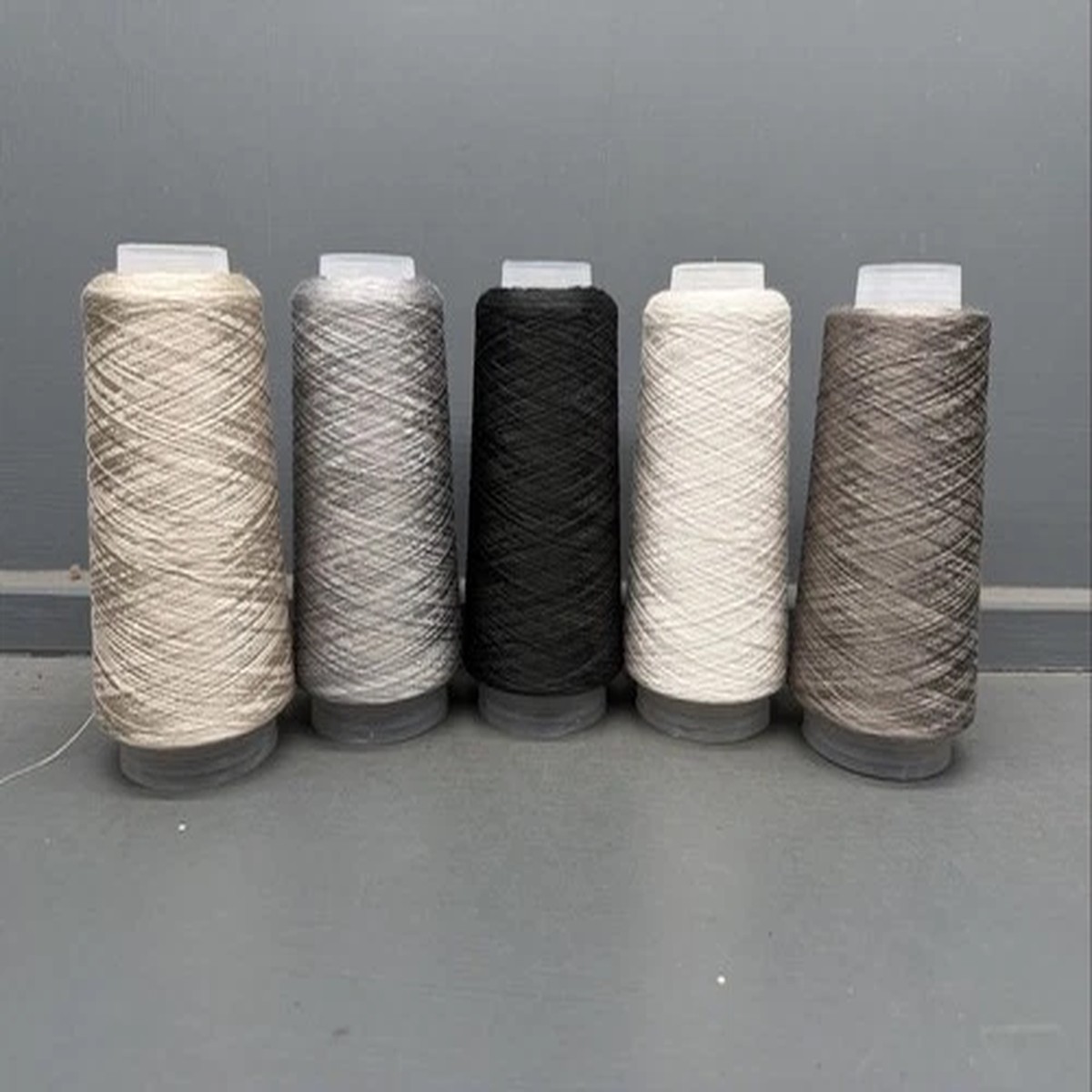 5 X 100G GREY WHITE BLACK BROWN COLOUR 2/80NM 100% VERY FINE SILK YARN CODE NEUT