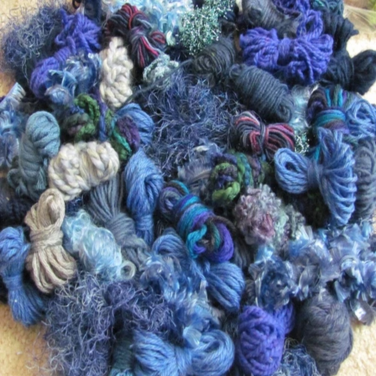 25 Mixed Yarn Fiber Scraps Pieces Bundles *No duplicates* Blues Novelty Wool Etc