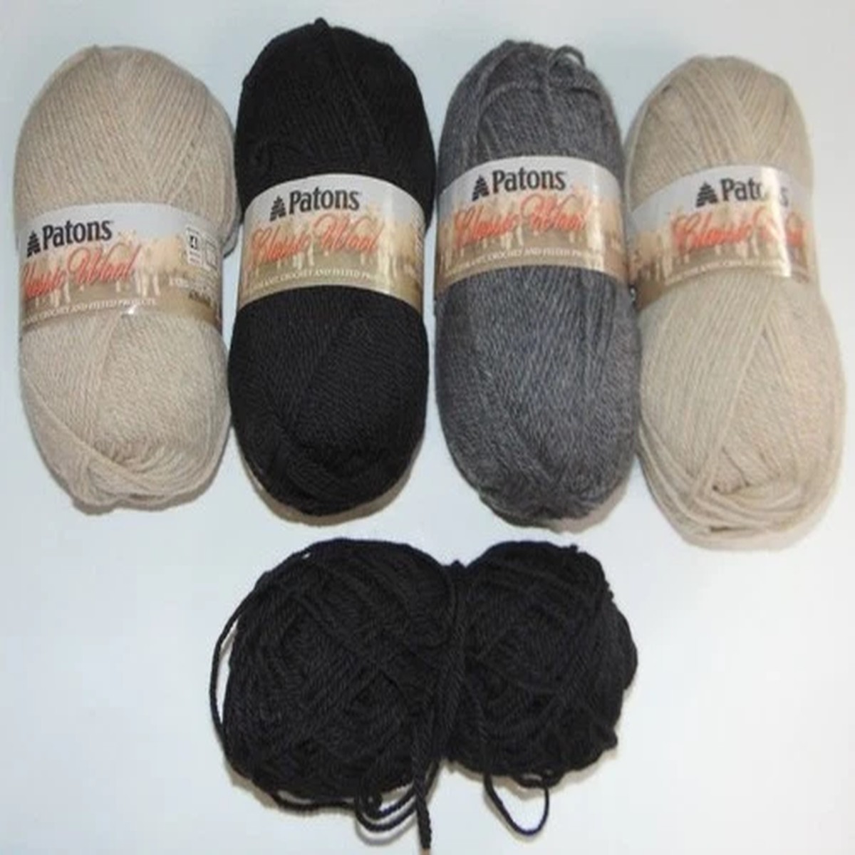 Lot 5 Skeins Patons Classic Wool Yarn 2 Natural 1 Black 1 Dark Grey