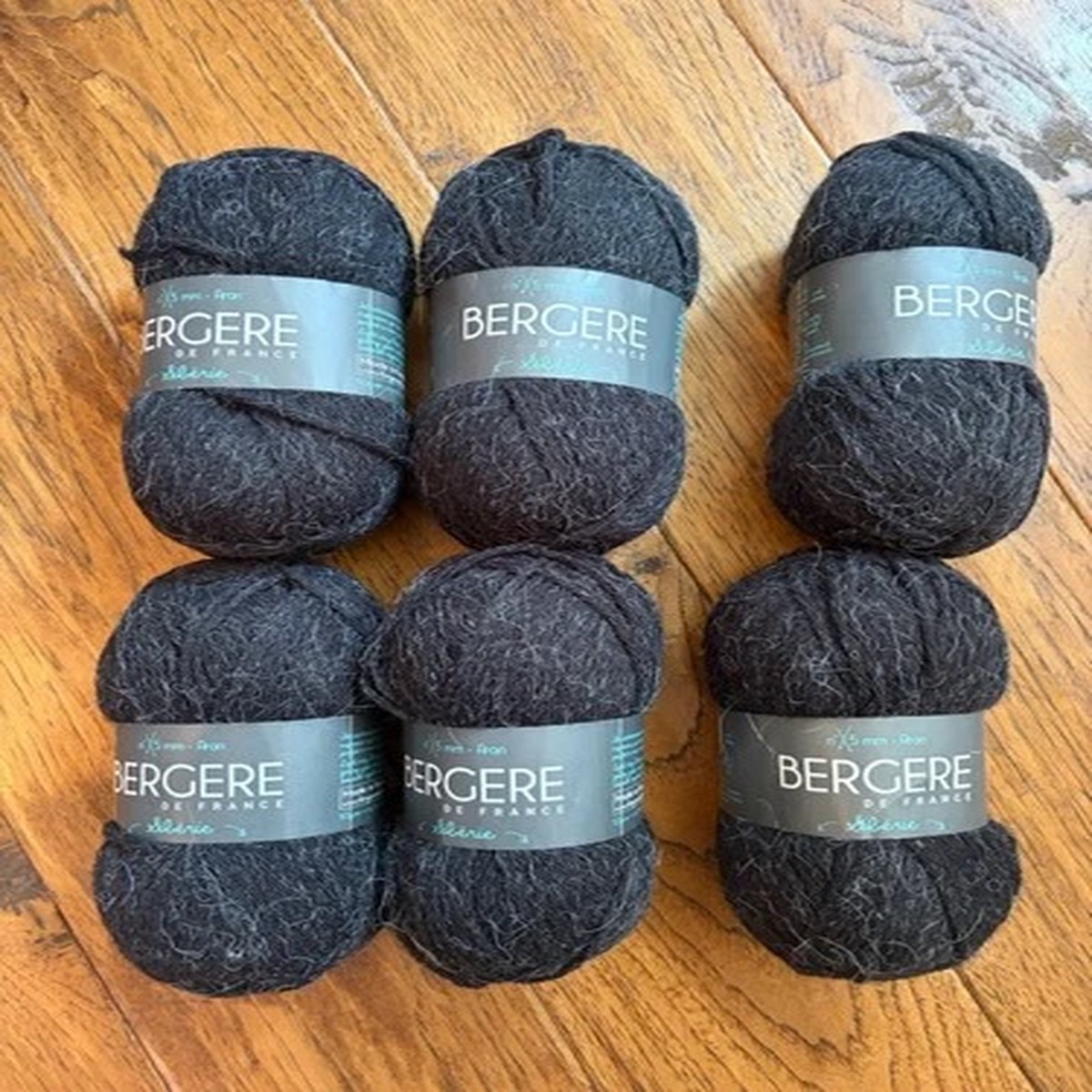 Bergere France Wool Blend Yarn Siberie Color: Noir 6 Skeins