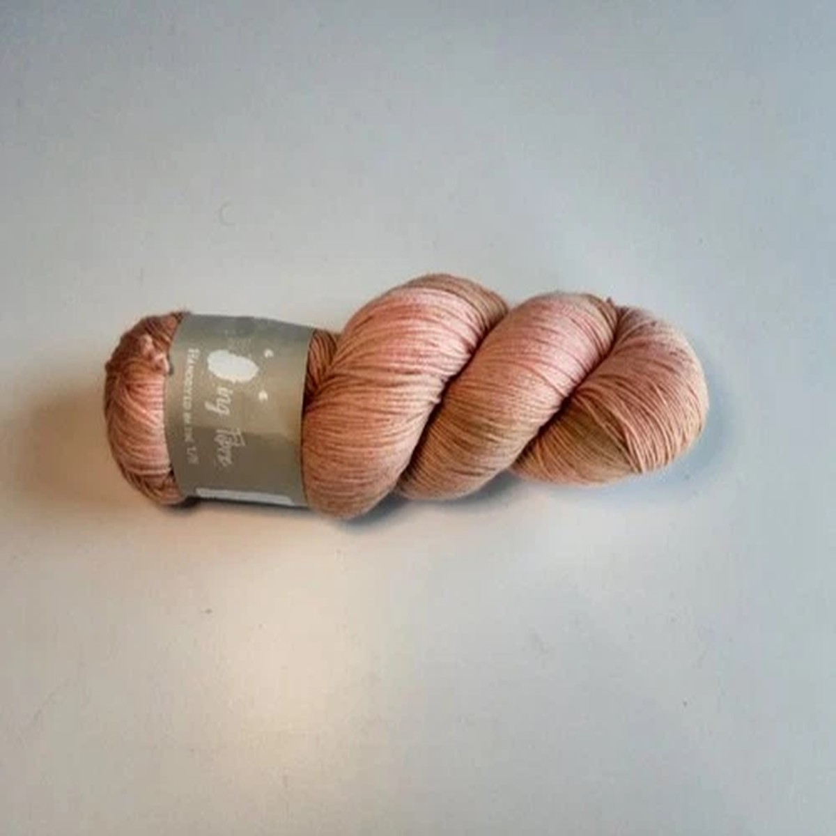 Qing Fibre Merino Fingering Yarn 100% SW Merino, 100g/400m Bone Colorway