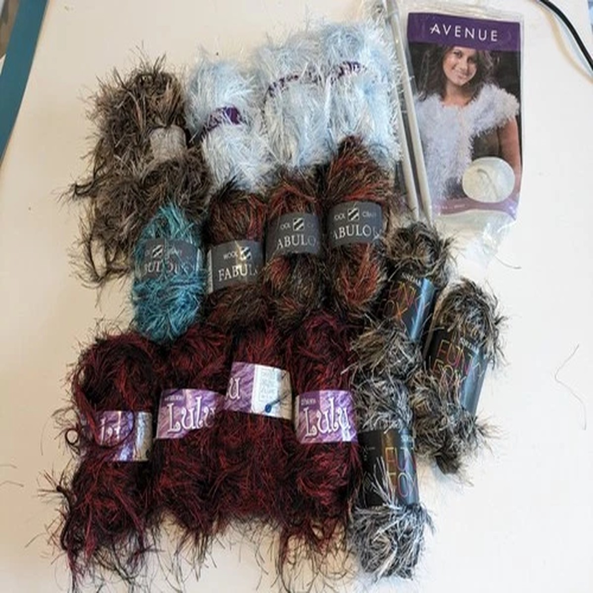 750G SIRDAR & PATONS MIXED EYELASH KNITTING WOOL YARN LOT - Chunky & DK
