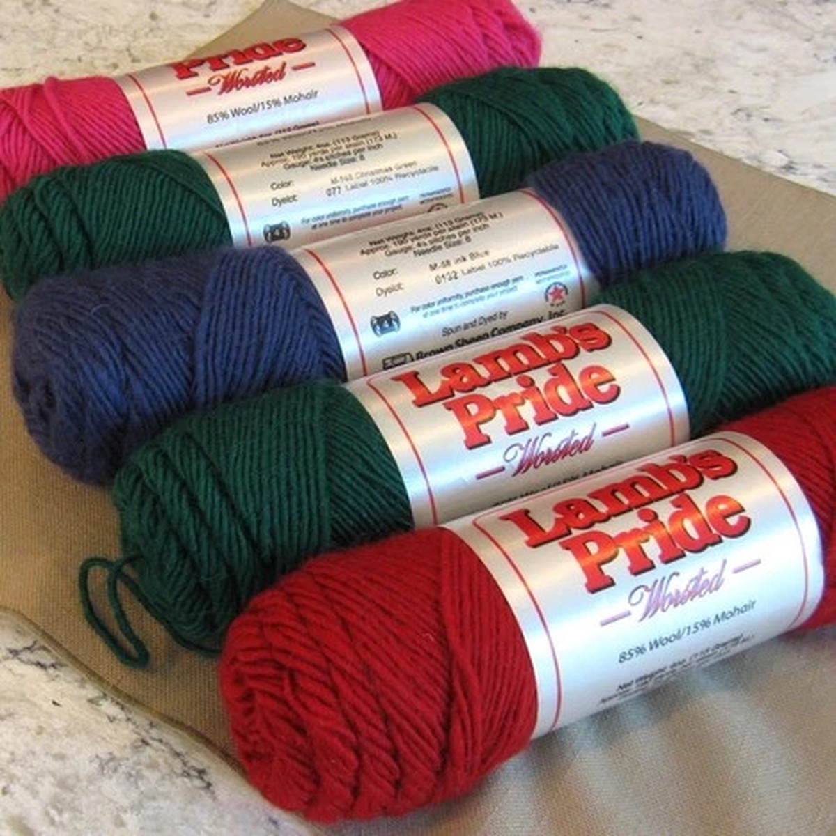 LAMBS PRIDE WORSTED WEIGHT YARN - 5 SKEIN LOT-APPROX. 950 YARDS