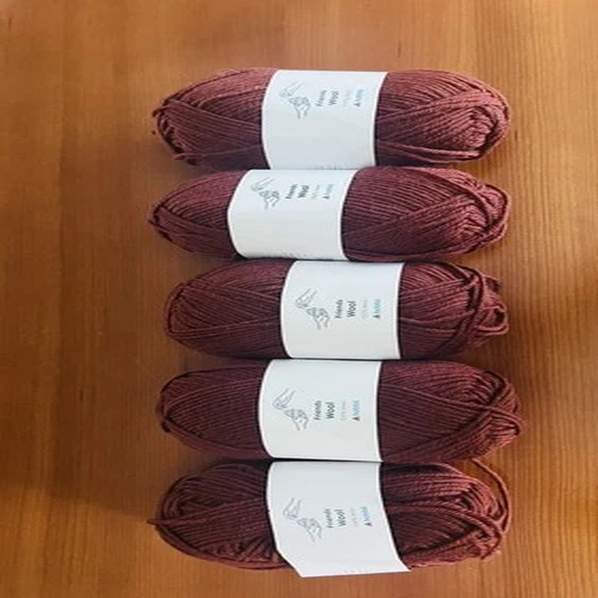 hobbii Friends Wool lot 4.5 Balls In Brown