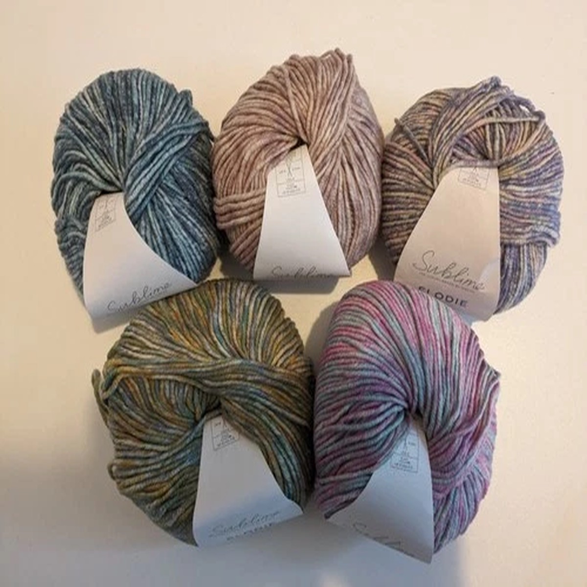 250G sirdar SUBLIME ELODIE 100% extra fine merino wool MULTI COLOR YARN DK 4mm
