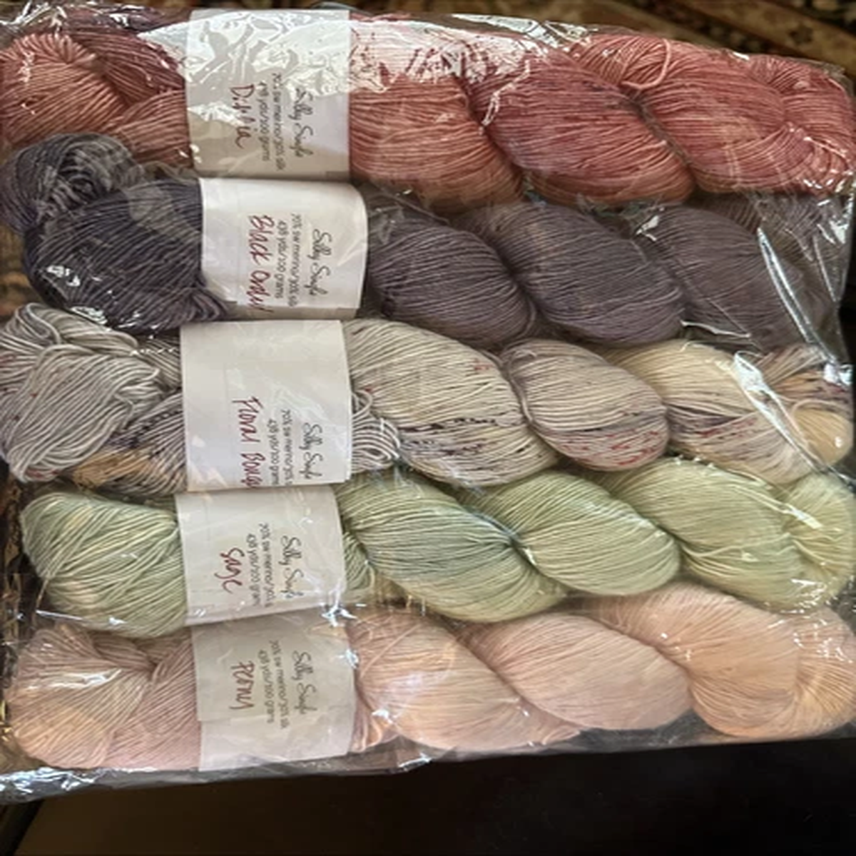 5 Skeins Suburban Stitcher Silky Single Yarn Merino/Silk