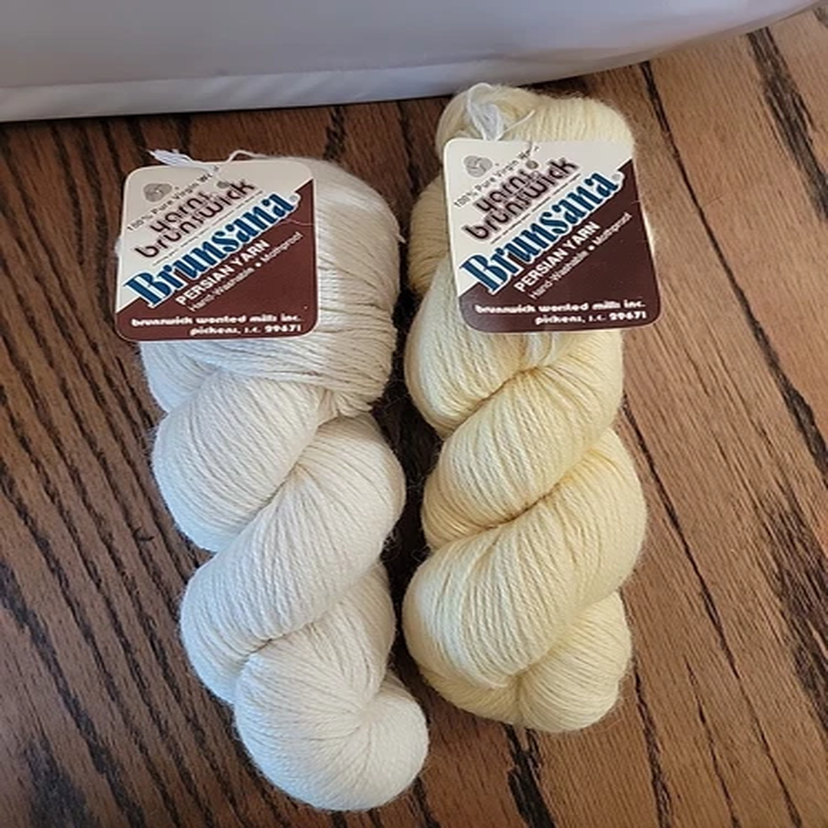 VNTG Brunswick BRUNSANA Persian 100% Virgin Wool Yarn 4 oz. Cream 114g Knit NEW