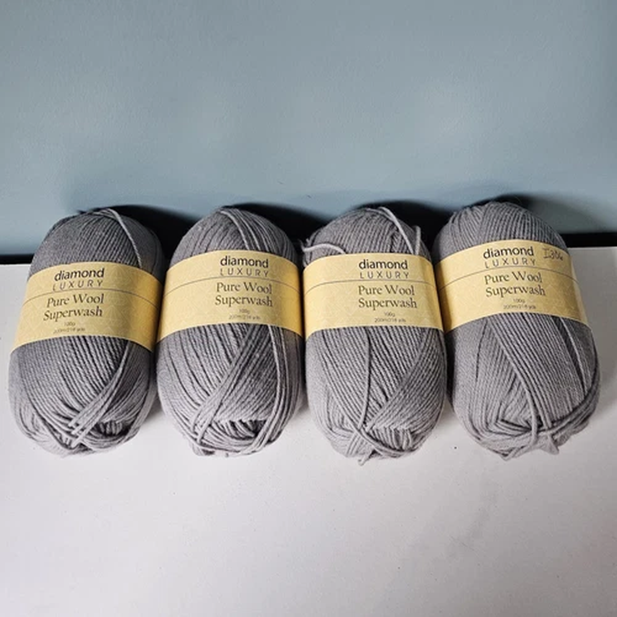 4 Diamond Luxury Pure Wool Superwash Yarn, 100% Wool, Col 914 Gray 100gr 218yd