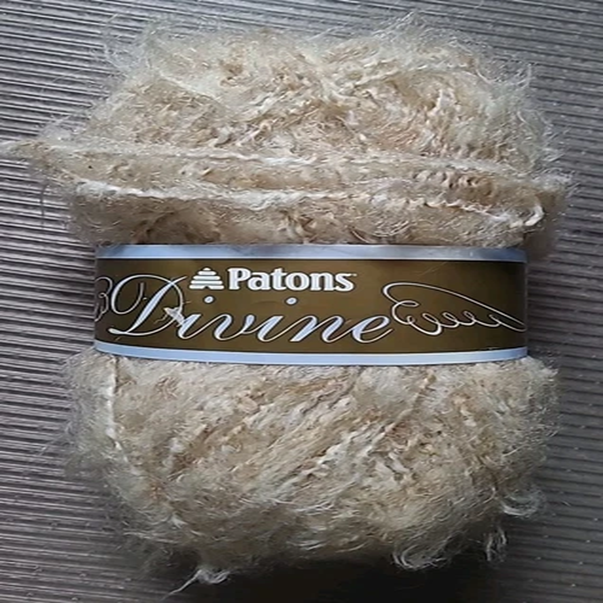 Patons Divine Yarn Mohair Acrylic Wool 3 1/2 oz 142 yds Bulky 5 Soft Earth