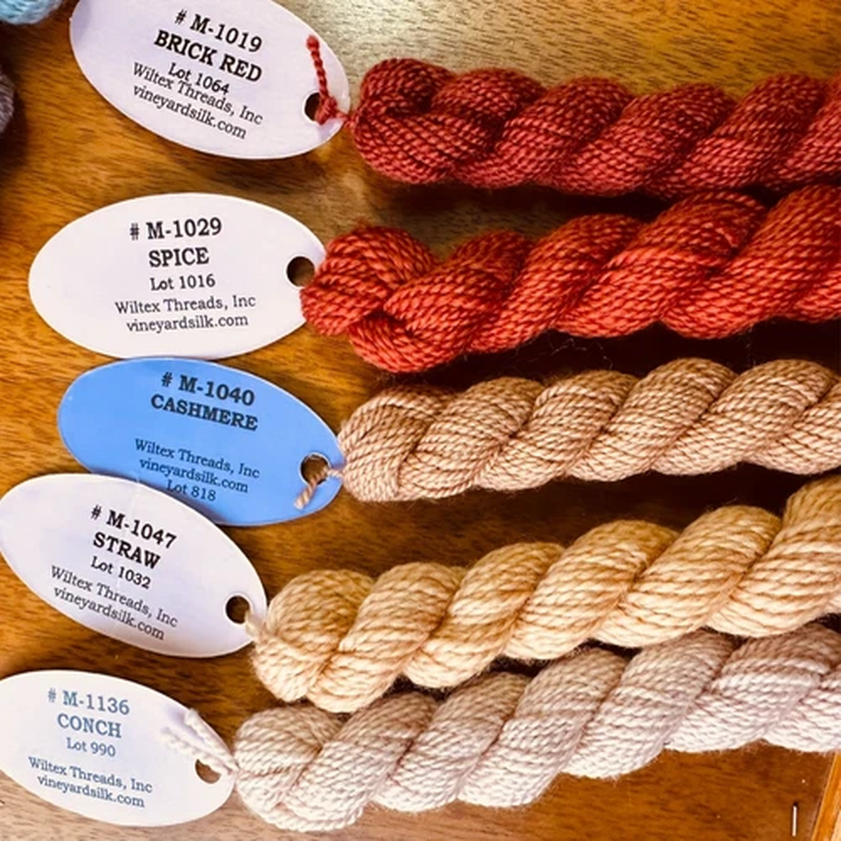 Vineyard Silk 100% Merino wool mixed lot of 5 skeins reds and tans