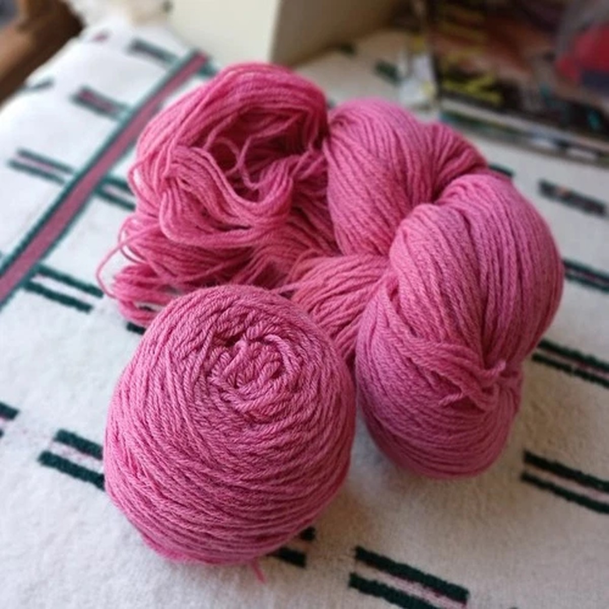 UNLABELLED 100% WOOL YARN - SPORT WT - OVER 500 YDS (see below) - USA MADE