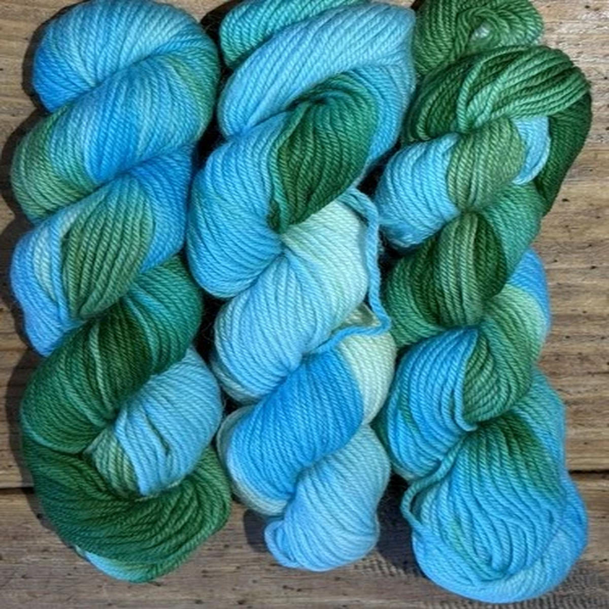 COLOR GRADIENT Yarn NO LABEL Lot of 3 SKEINS Presumed Wool Aqua to Green New