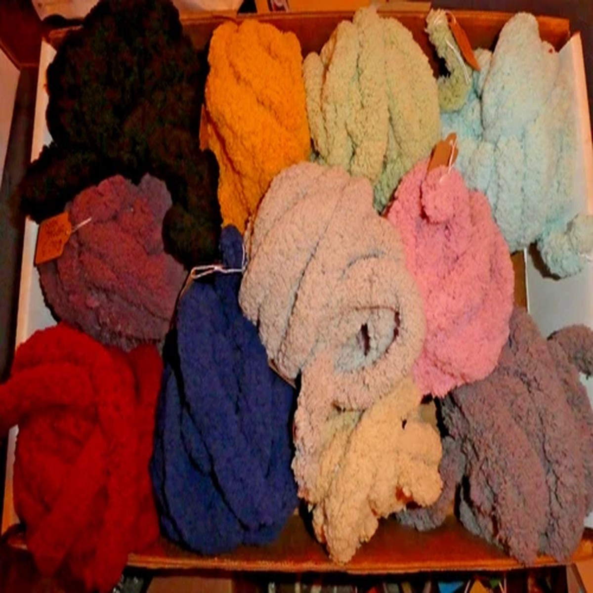 Bernat Blanket Extra Jumbo Yarn 11-Pack VARIOUS COLORS Heavyweight Polyester ?
