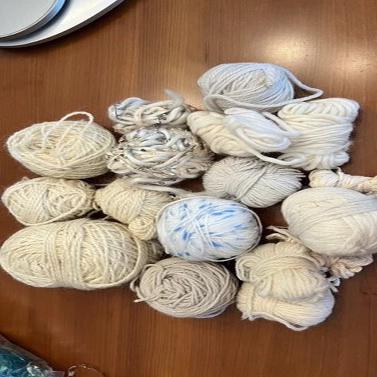 Yarn Lot White 10.15oz, Mostly Wool