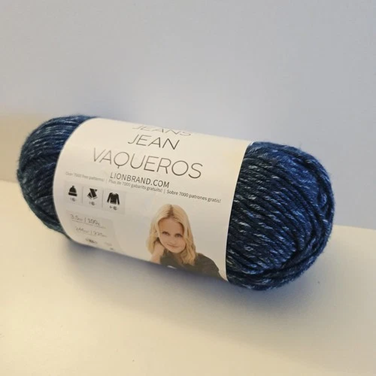 Classic - Lion Brand Jeans - 3.5 oz/246 yd - #4 Worsted Yarn