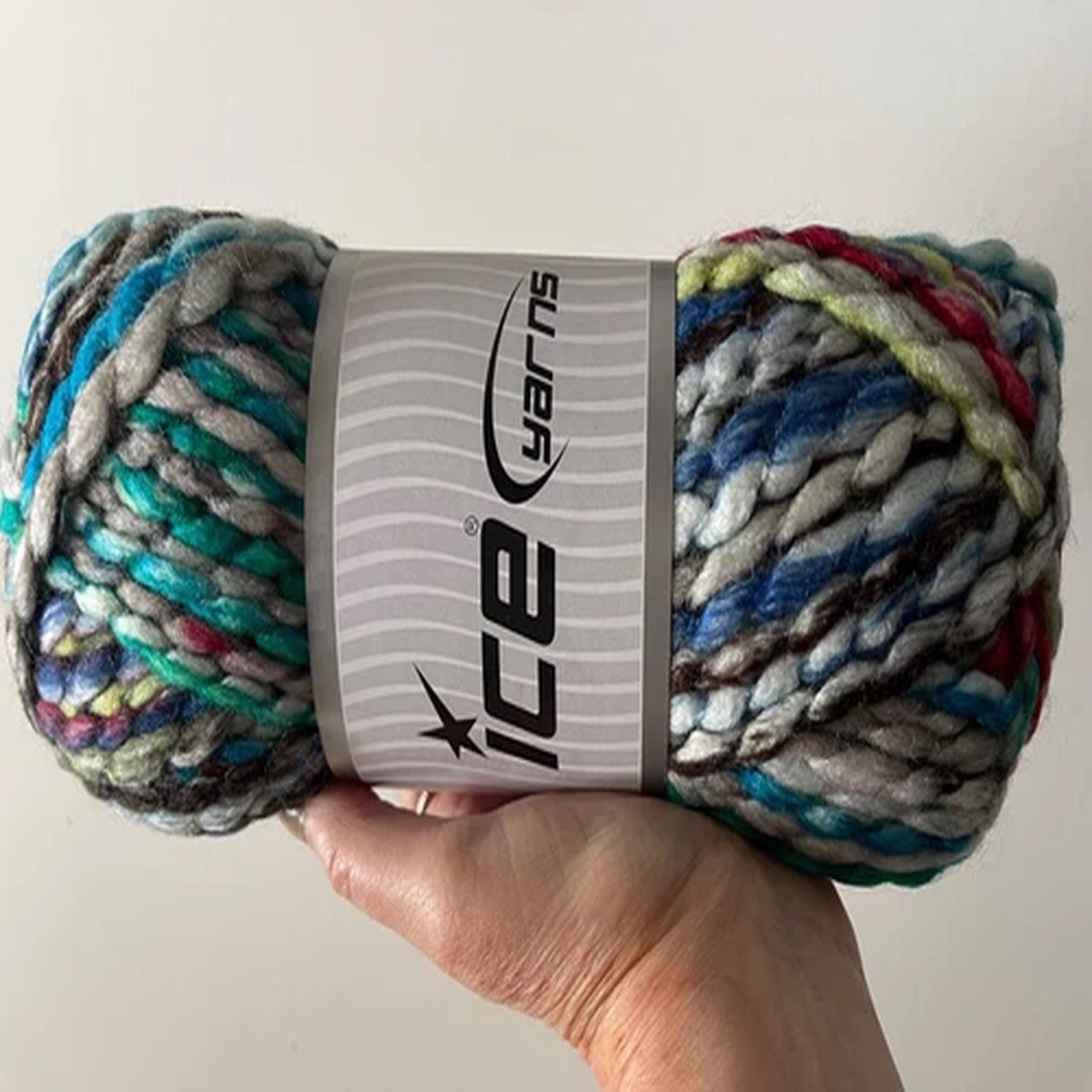 Alpine Wool Color 77909 Ice Yarn Acry-Wool Super Bulky 150g (5.2oz) 82y Blue Red