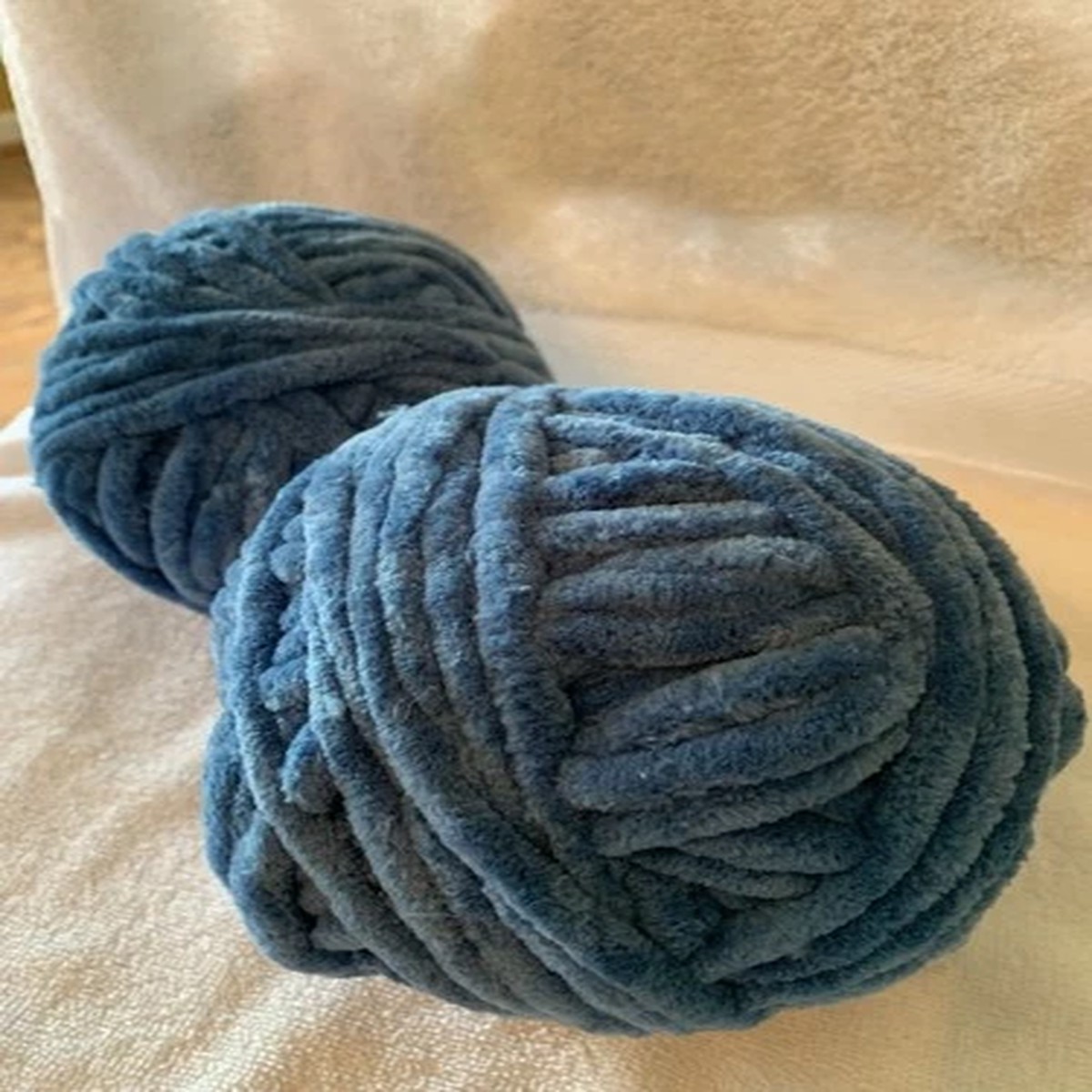 Barnat Blanket Yarn. 2 Lrg Balls. Blue *Weight Of Both Balls 1 lb 11oz