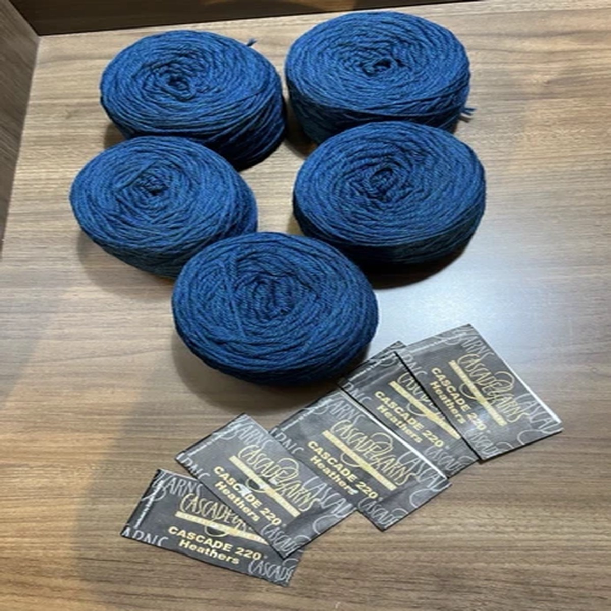 Cascade 220 HEATHERS Yarns Blue 4009 100 % Wool 3.5oz 220yds ea. Set of 5