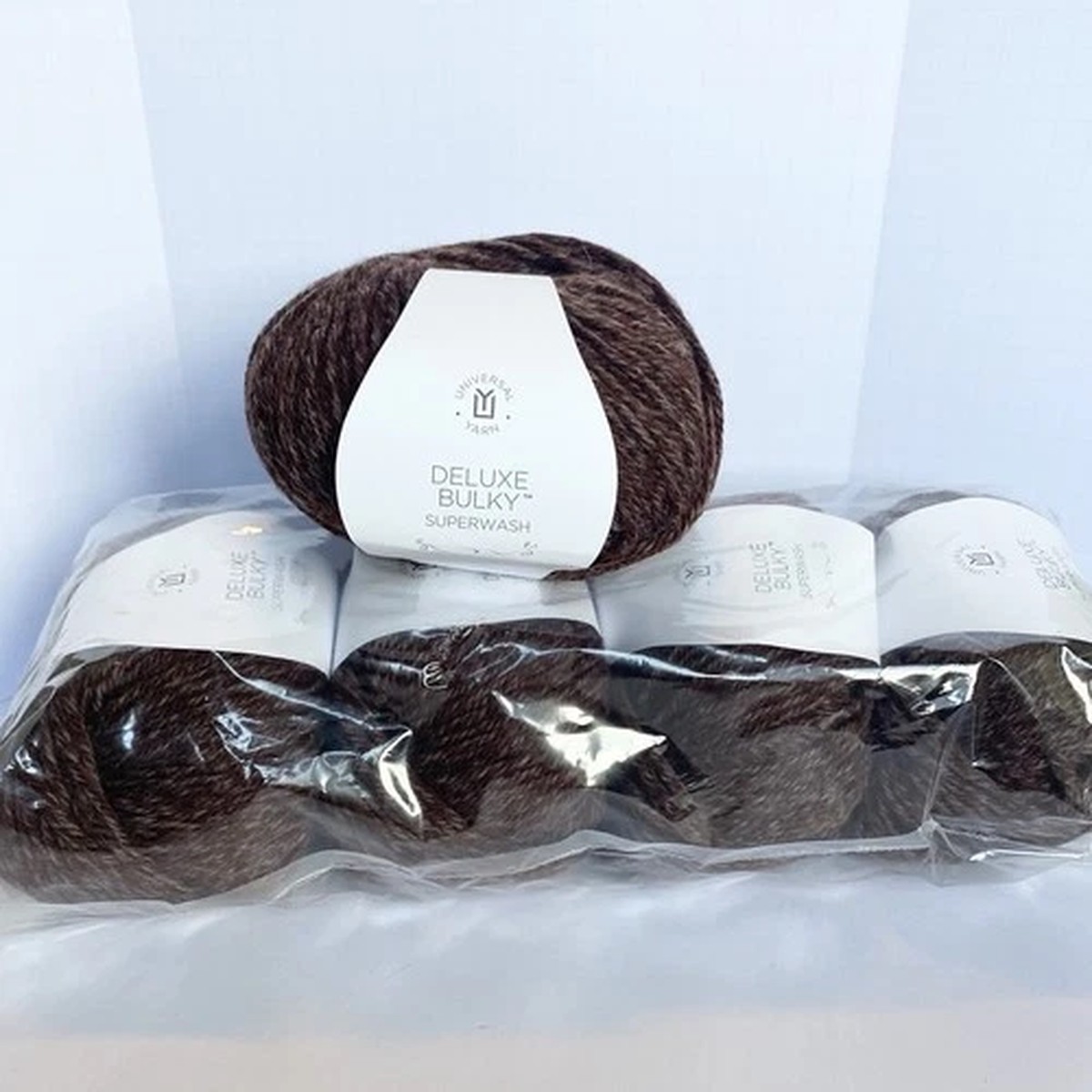 Universal Yarn Deluxe Bulky Superwash Cappucino Rustic Brown 100% Wool Lot 1932