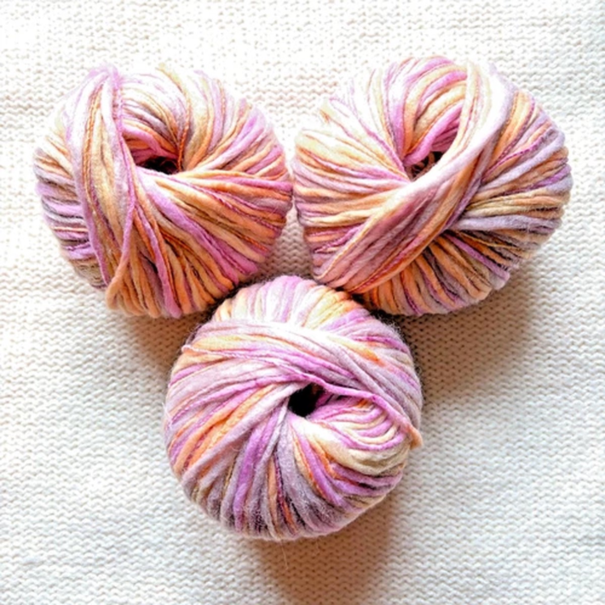 3 balls x 50g Australian Wool Blend Uneven / Slub yarn : Colour 05