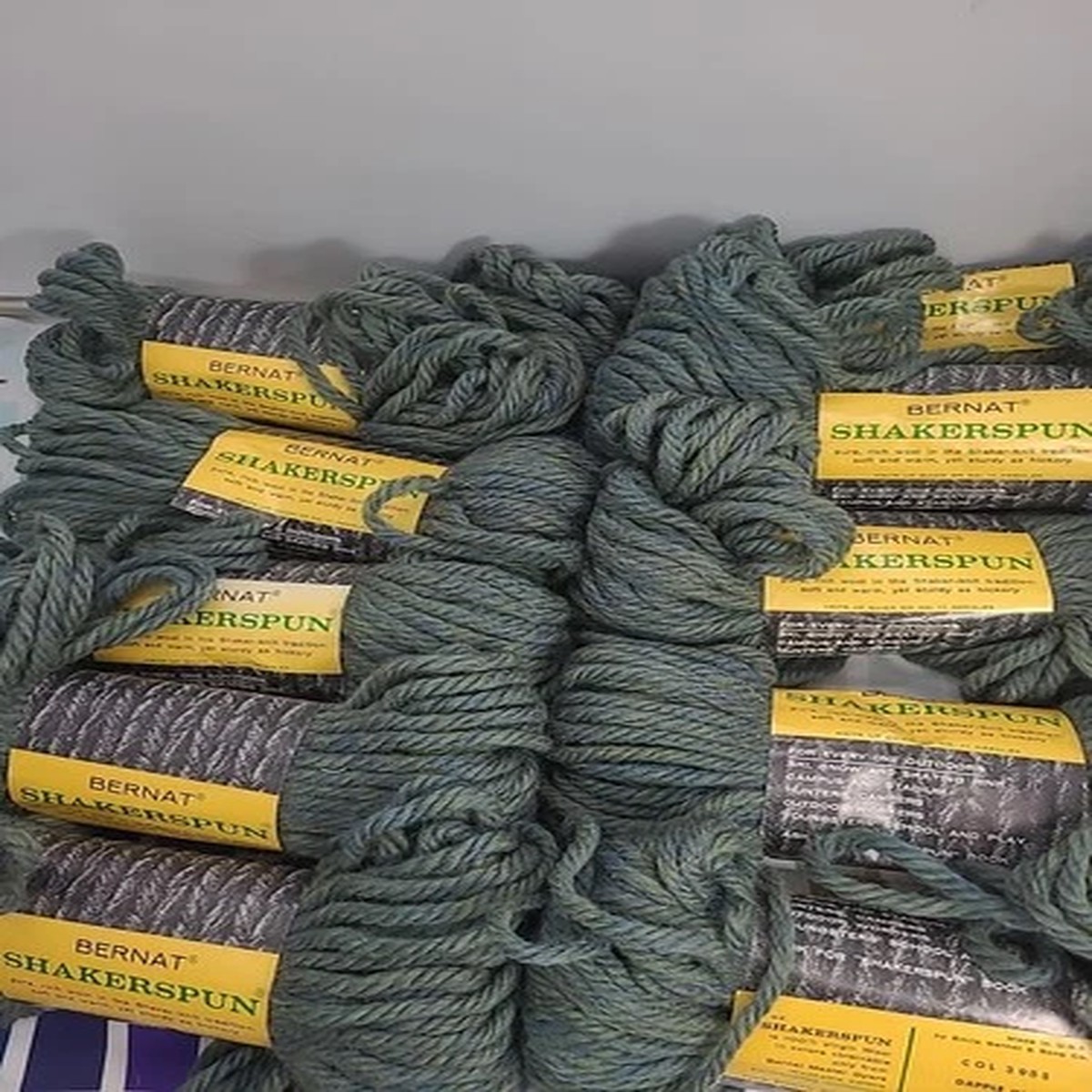 Bernat Shakerspun Yarn 2oz 3985 Dapple Blue 100% Virgin Wool 10 Skiens