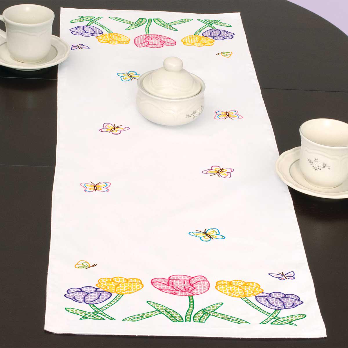 Beautiful Blooms Table Runner 560-684
